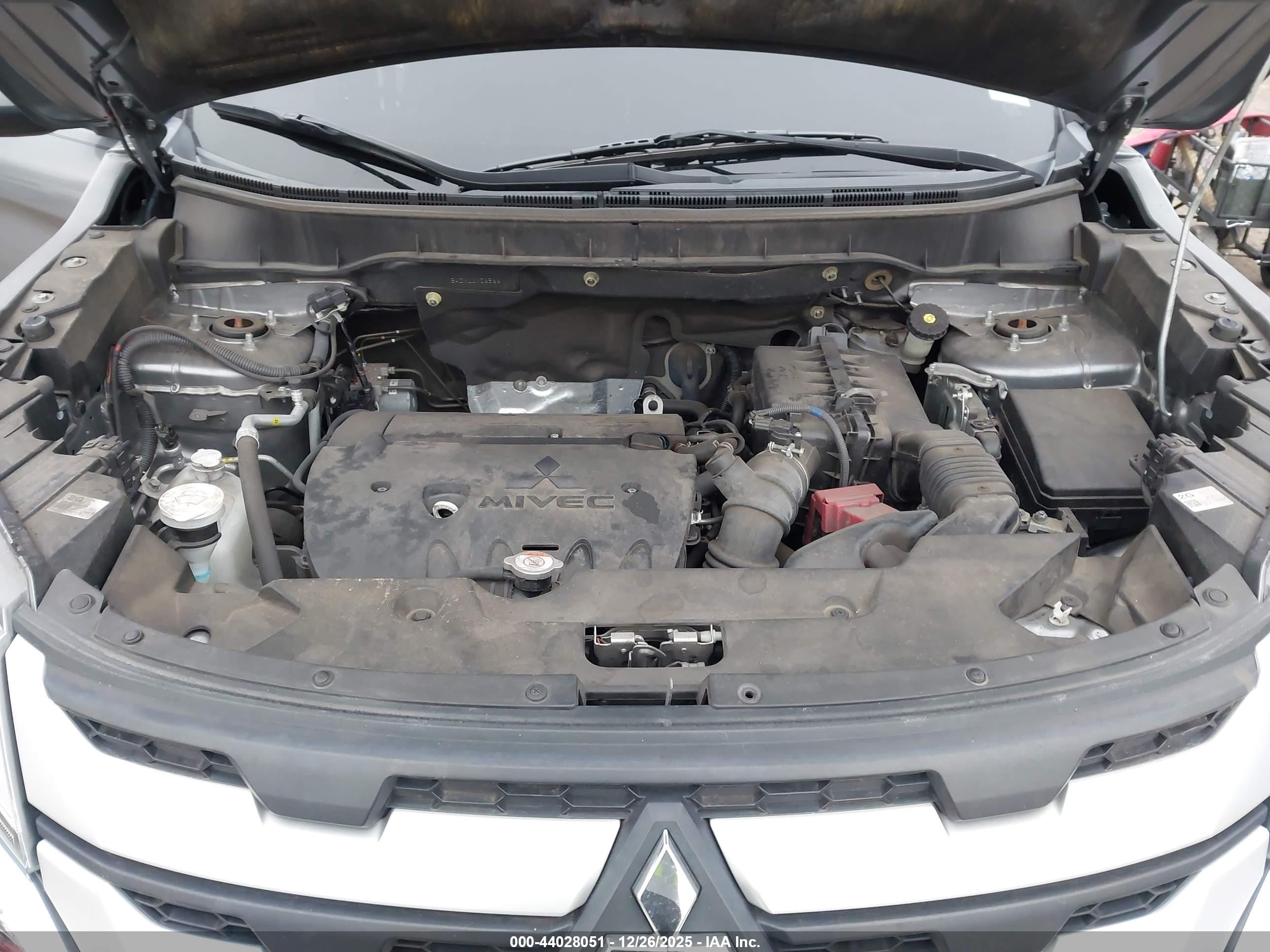 MITSUBISHI OUTLANDER image 10