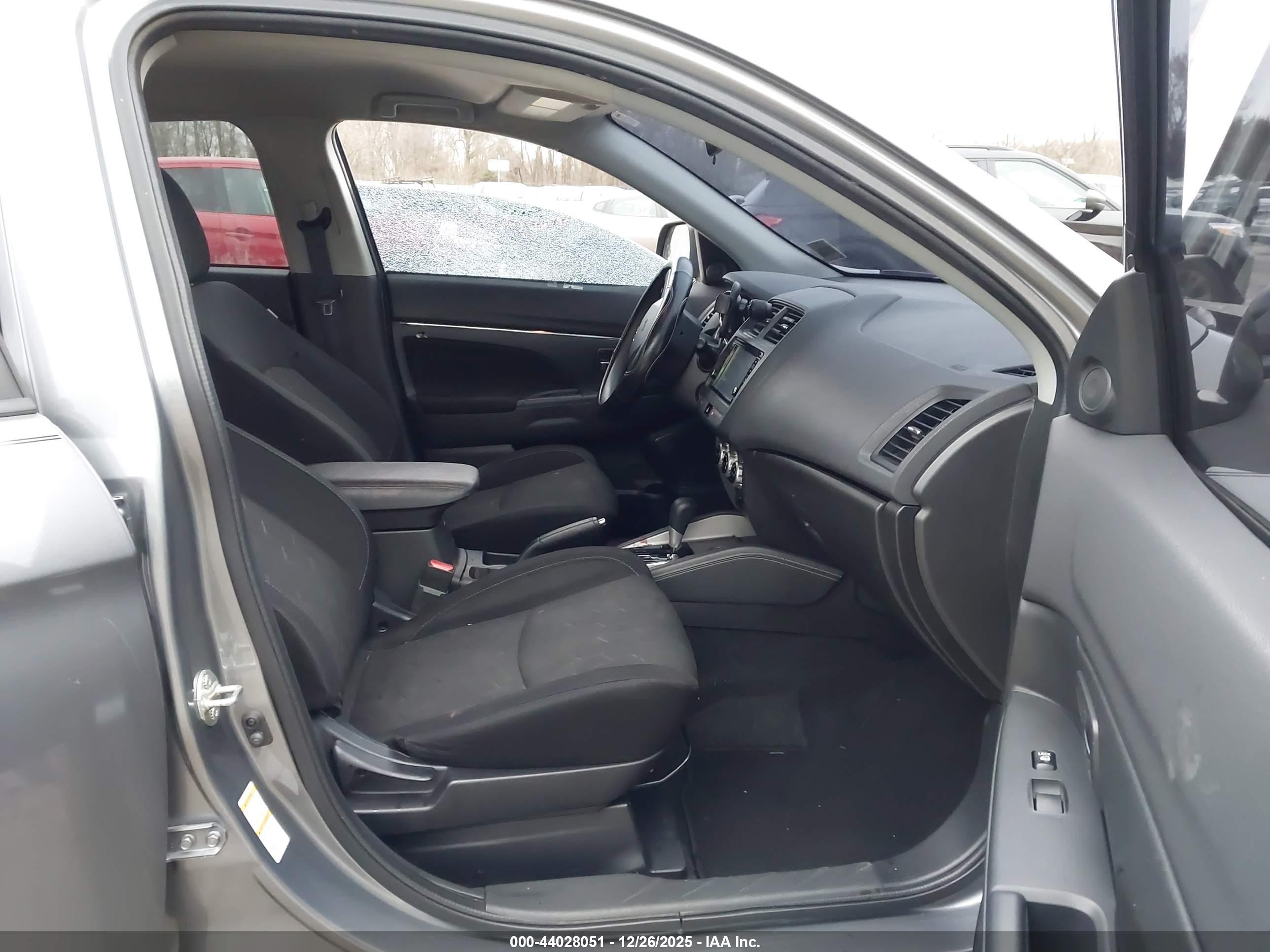 MITSUBISHI OUTLANDER image 5