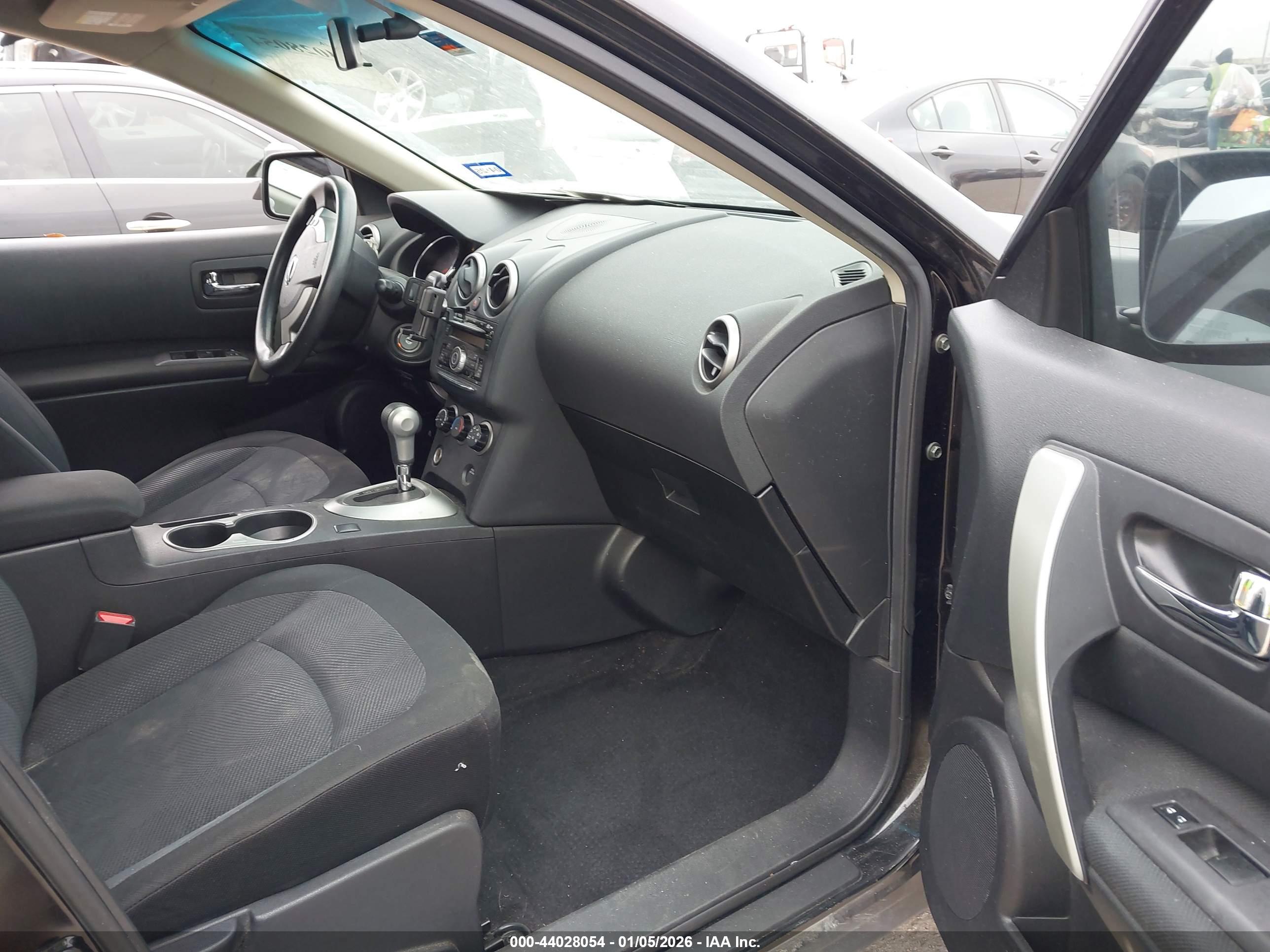 NISSAN ROGUE image 5