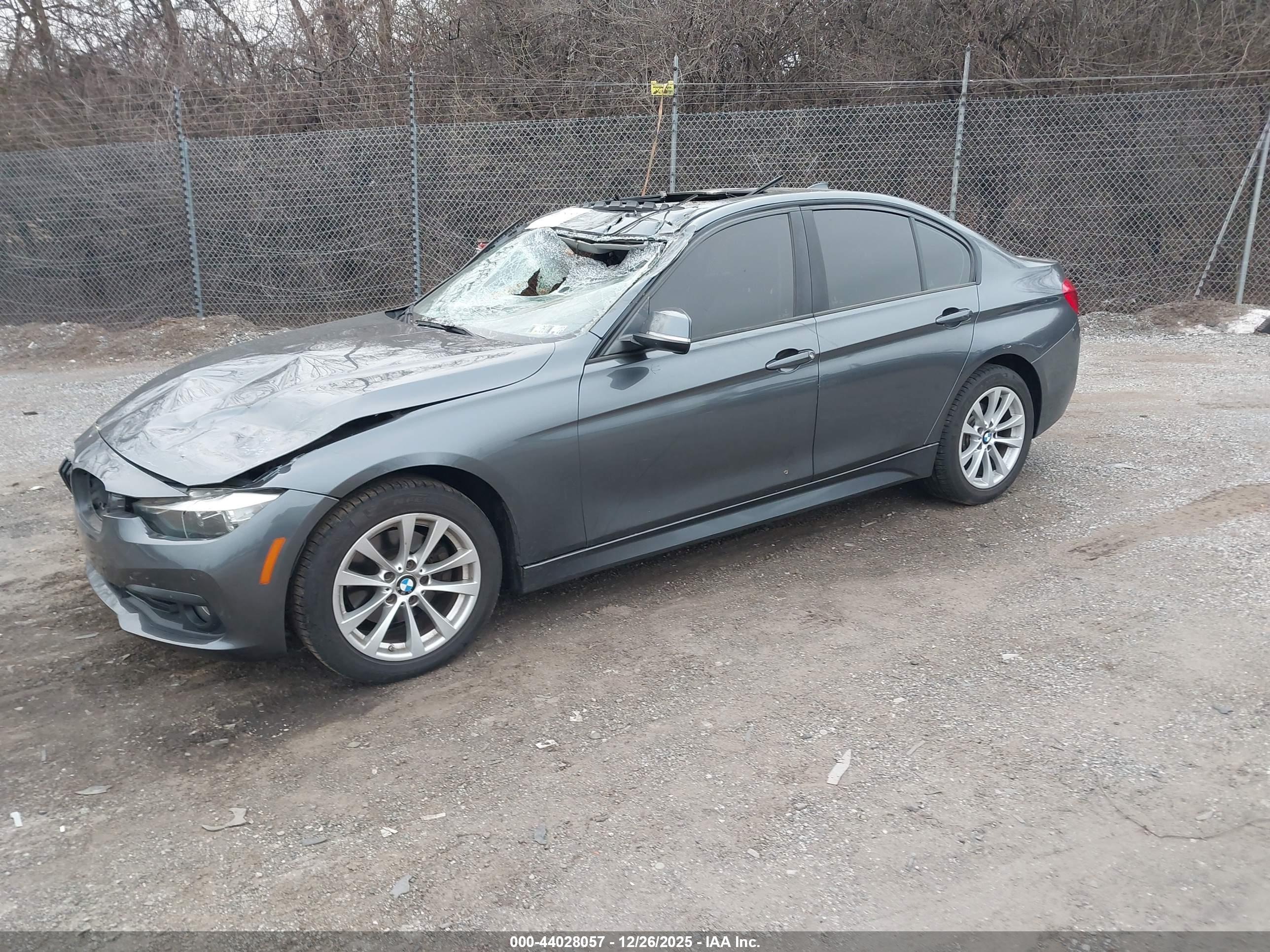 BMW 320I image 2