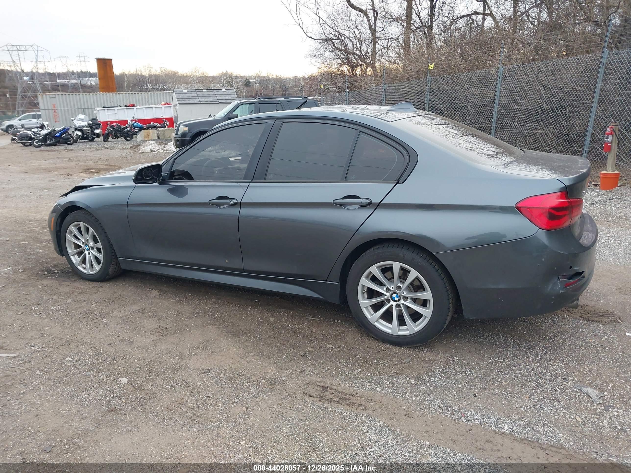 BMW 320I image 3