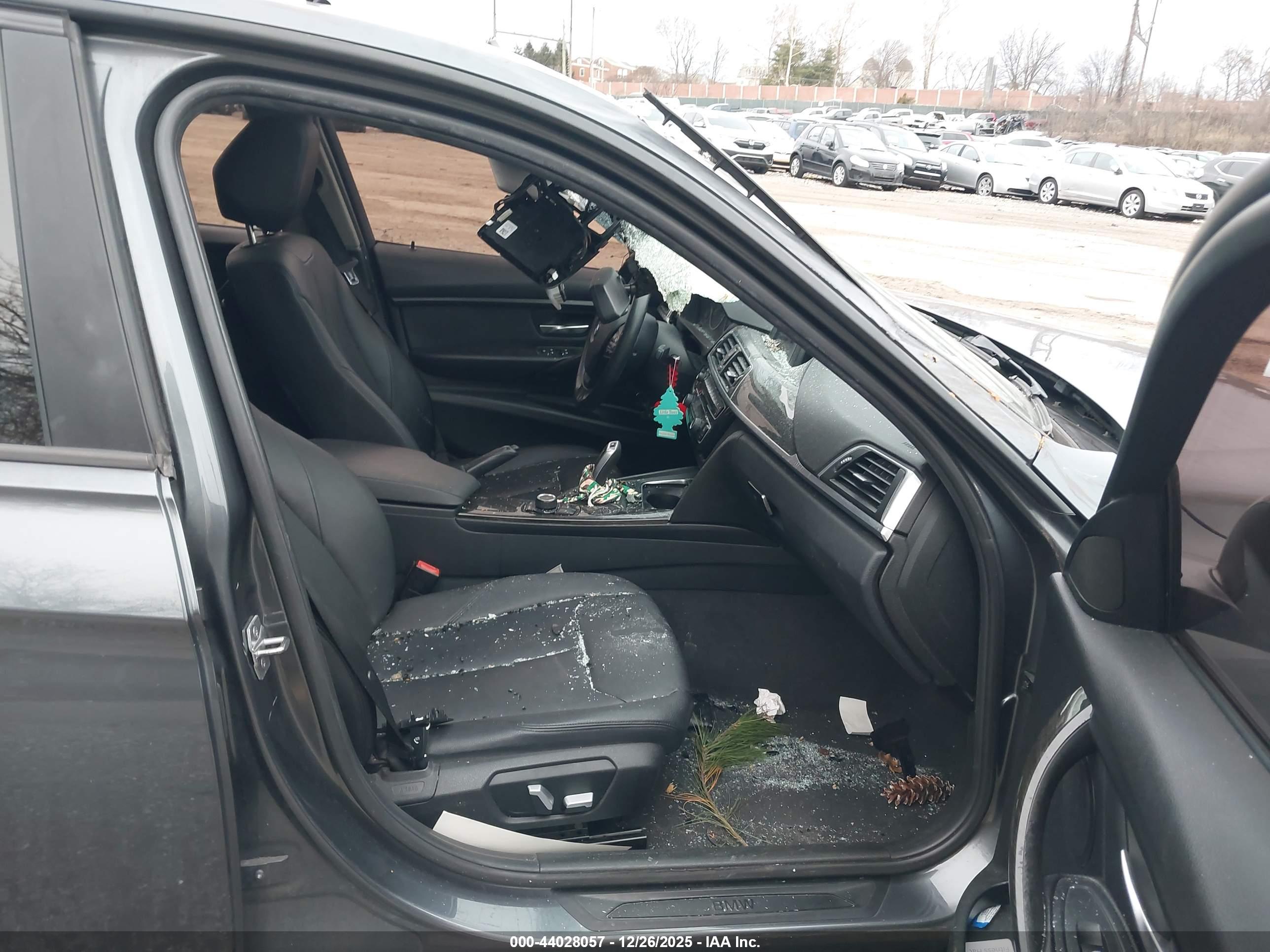 BMW 320I image 5
