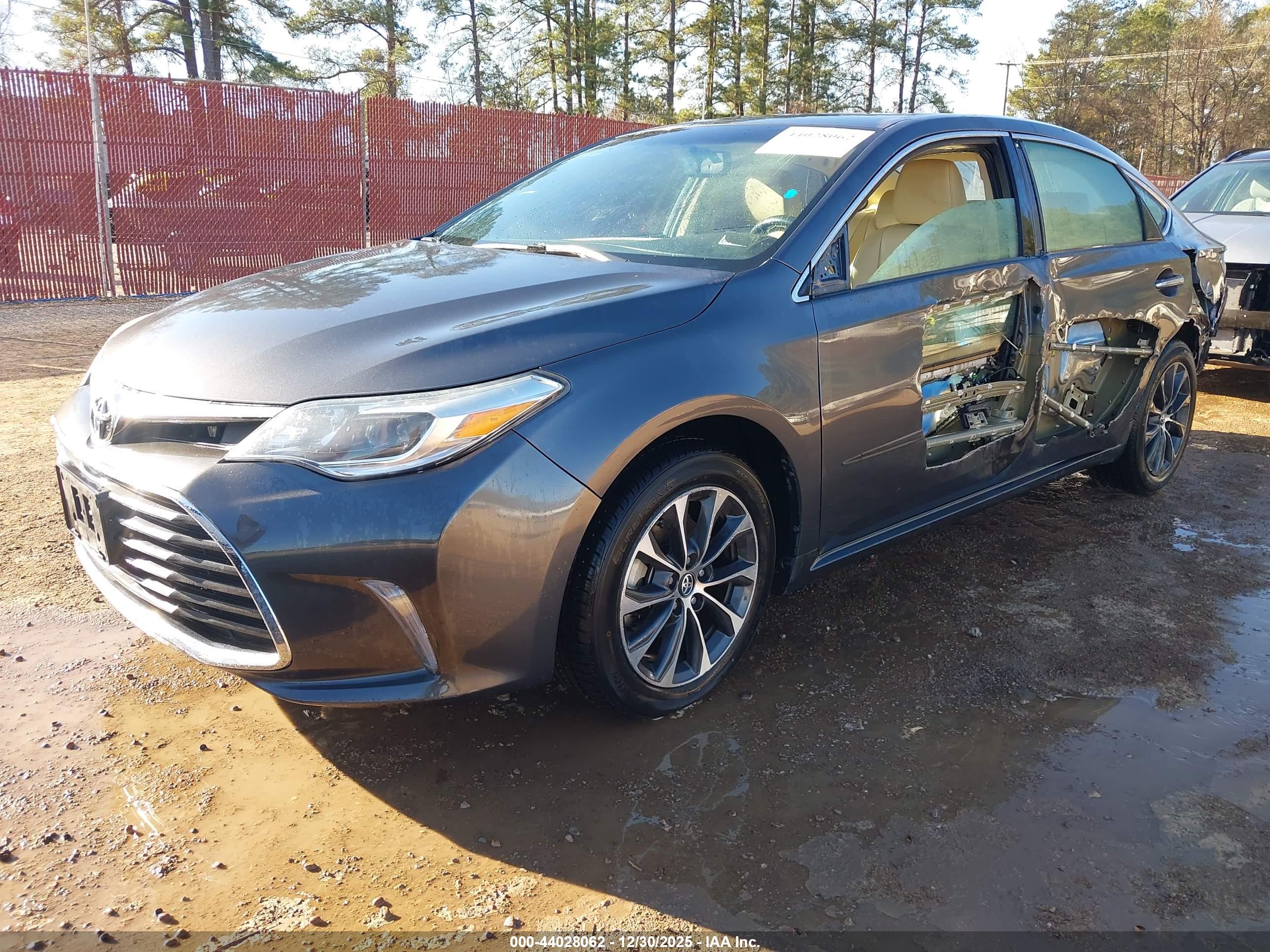 TOYOTA AVALON image 2