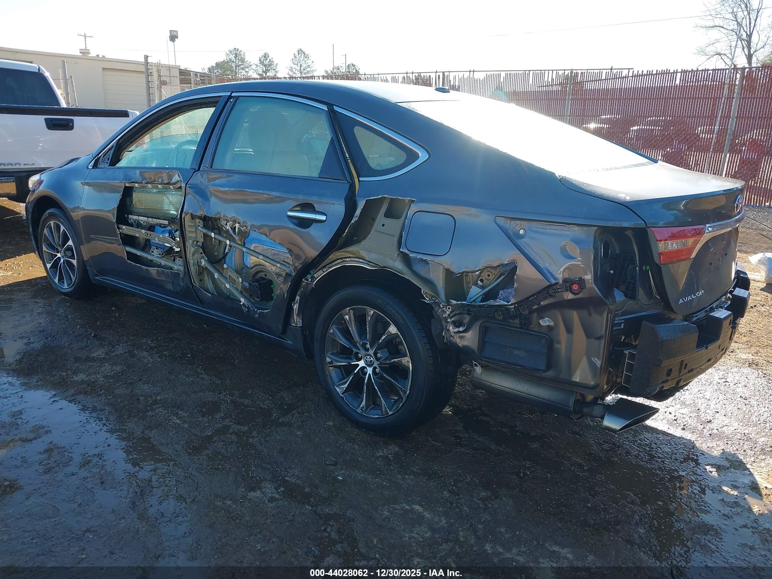 TOYOTA AVALON image 3