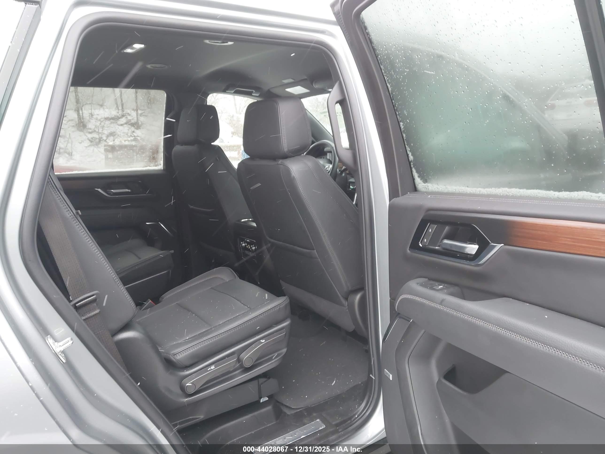 GMC YUKON image 8