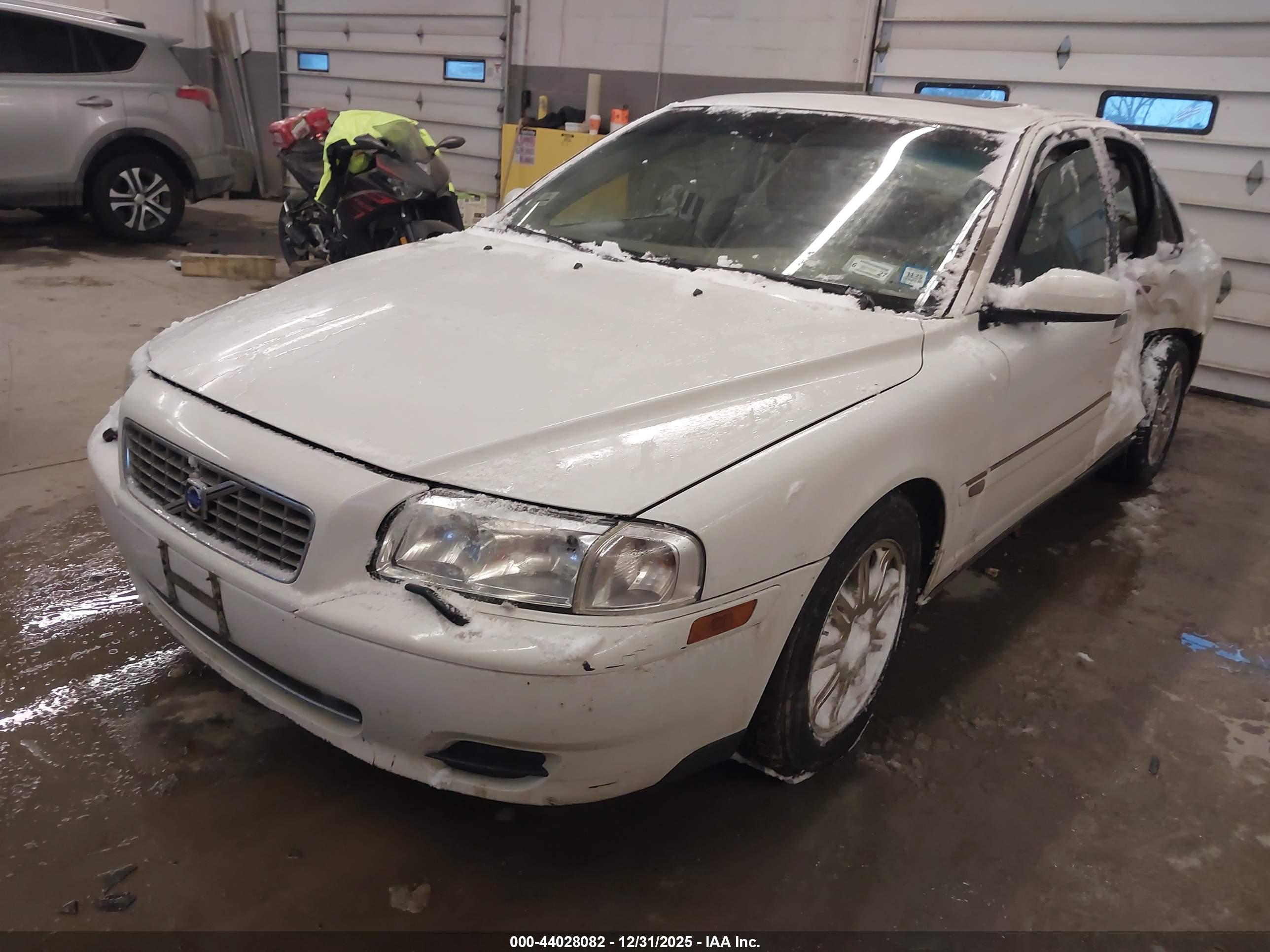 VOLVO S80 image 2