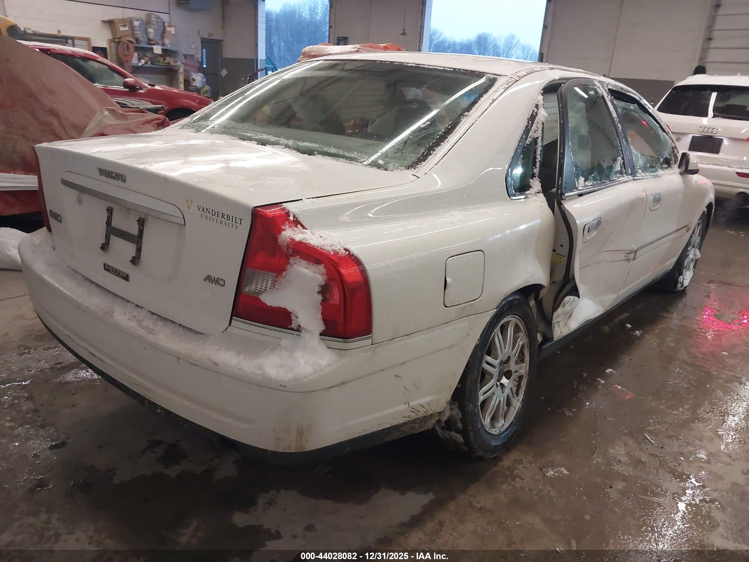 VOLVO S80 image 4