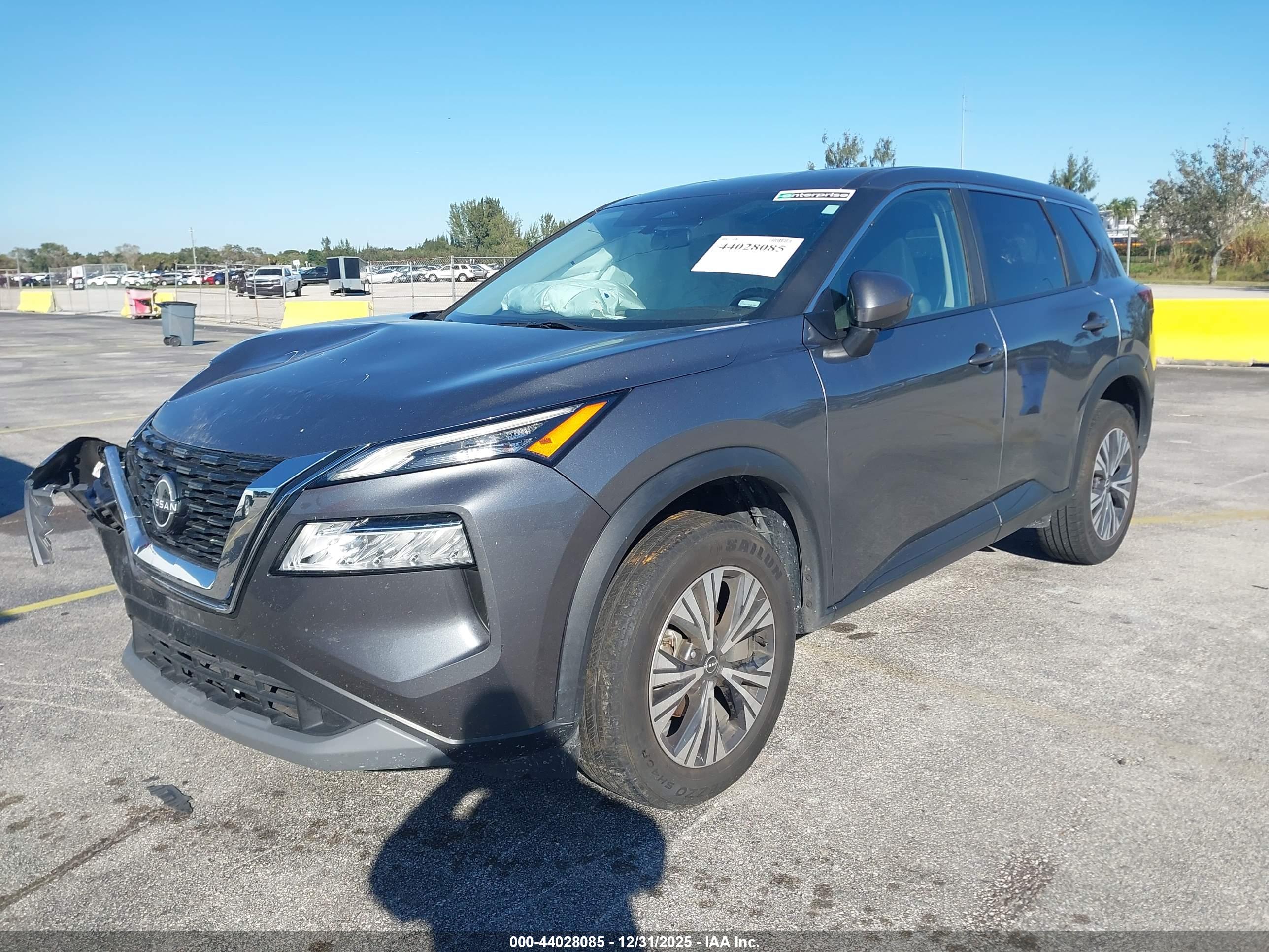 NISSAN ROGUE image 2