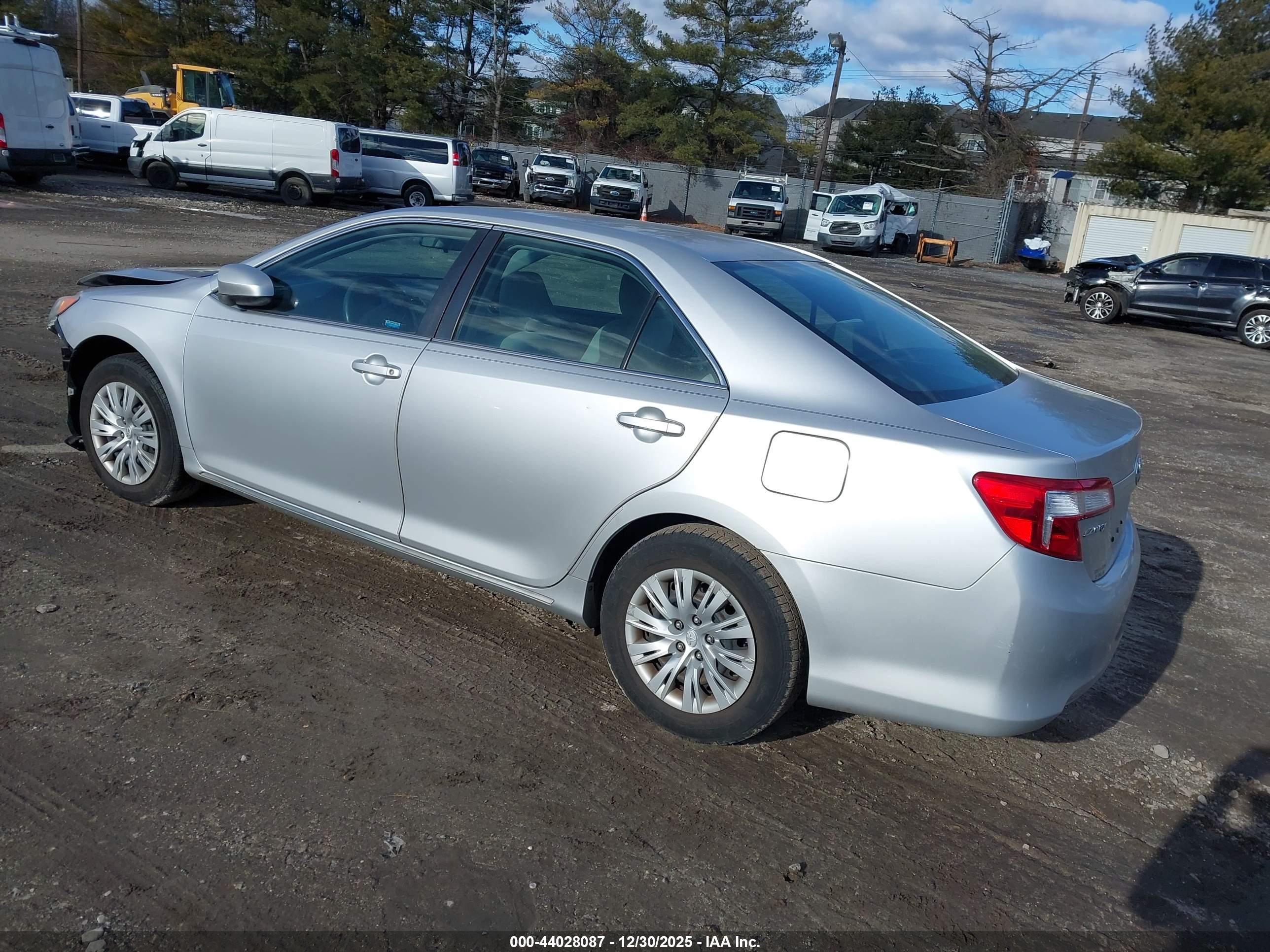 TOYOTA CAMRY image 3