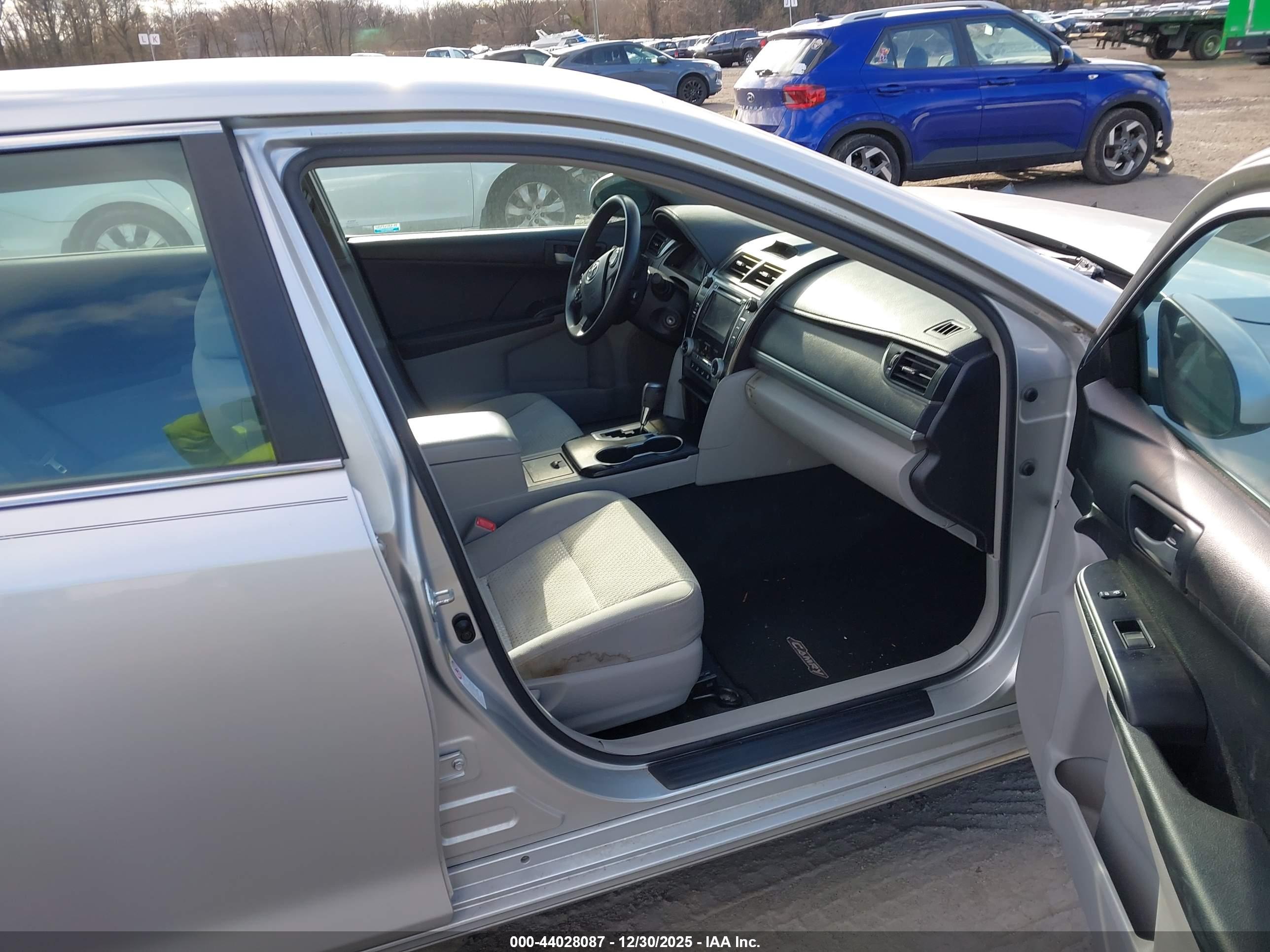 TOYOTA CAMRY image 5