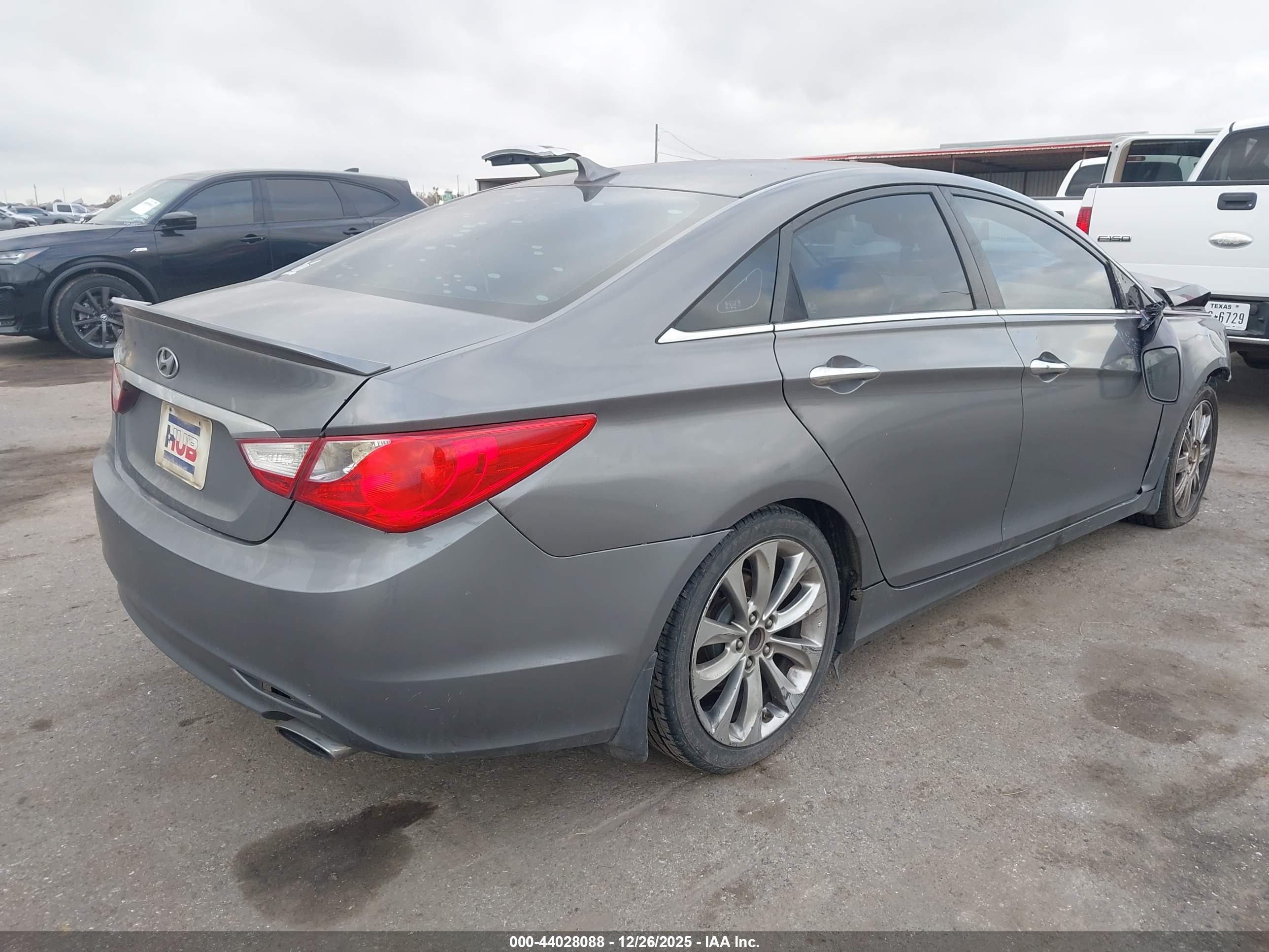HYUNDAI SONATA image 4