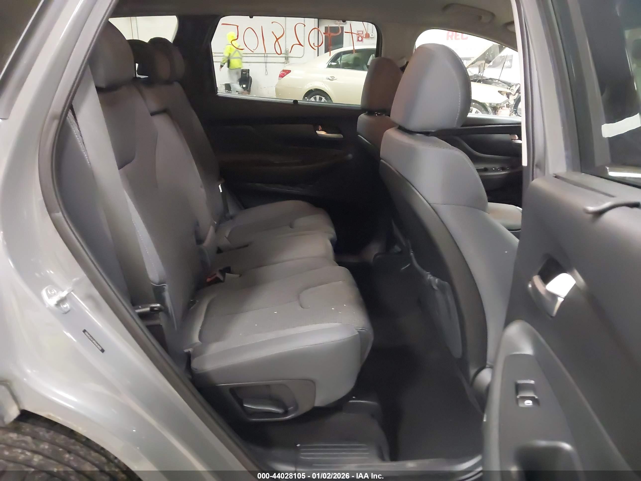 HYUNDAI SANTA image 8
