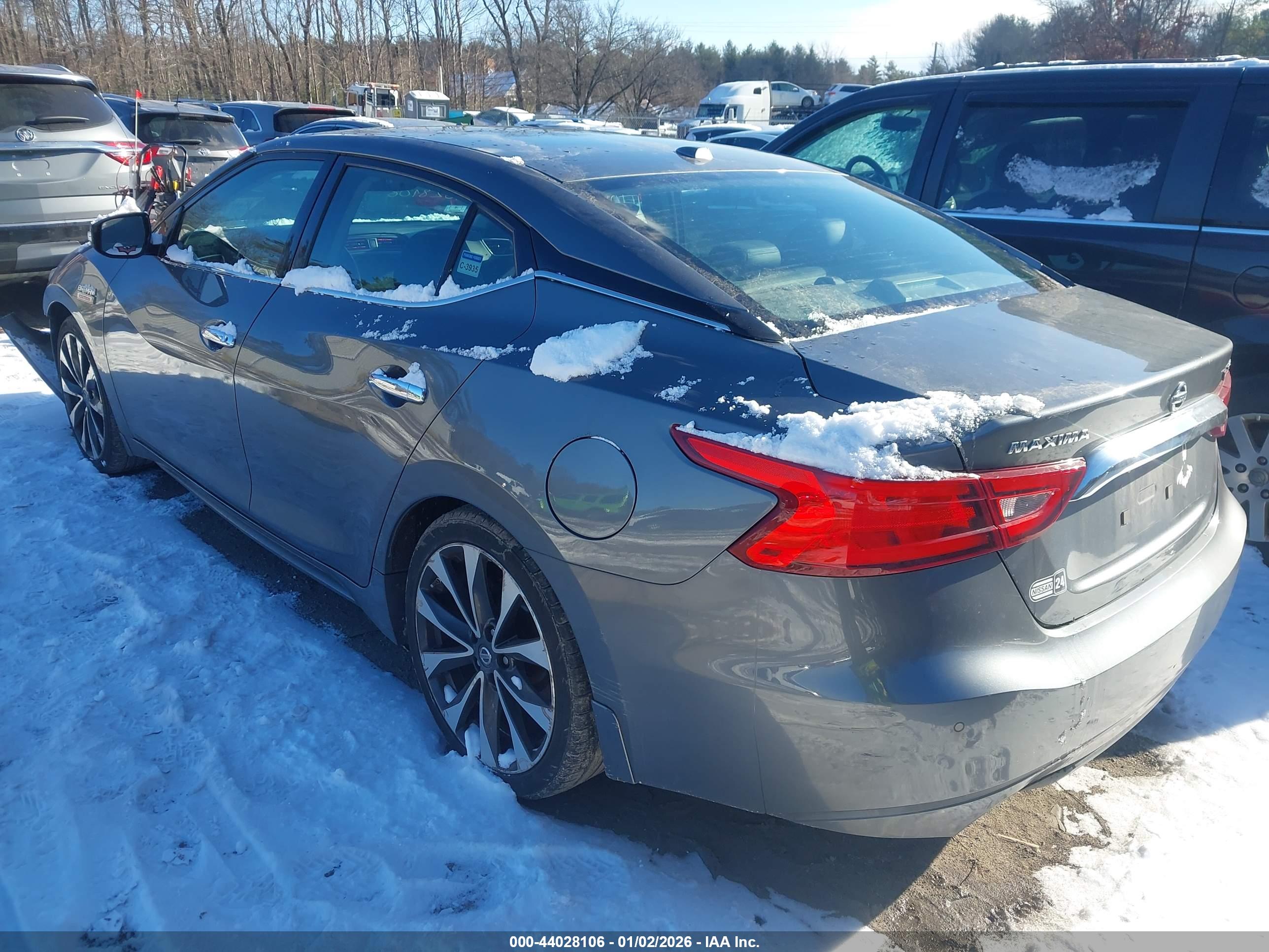 NISSAN MAXIMA image 3
