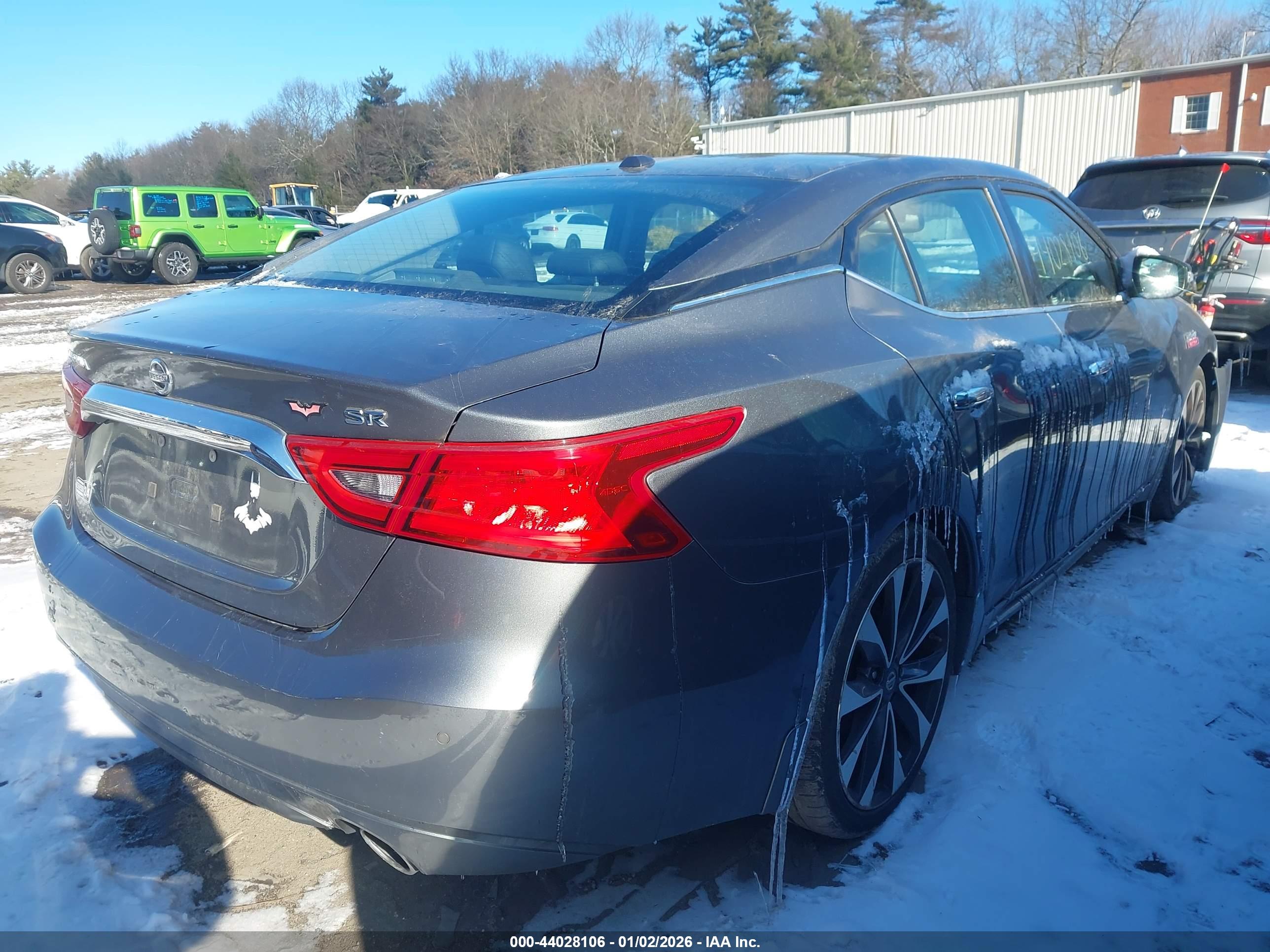 NISSAN MAXIMA image 4