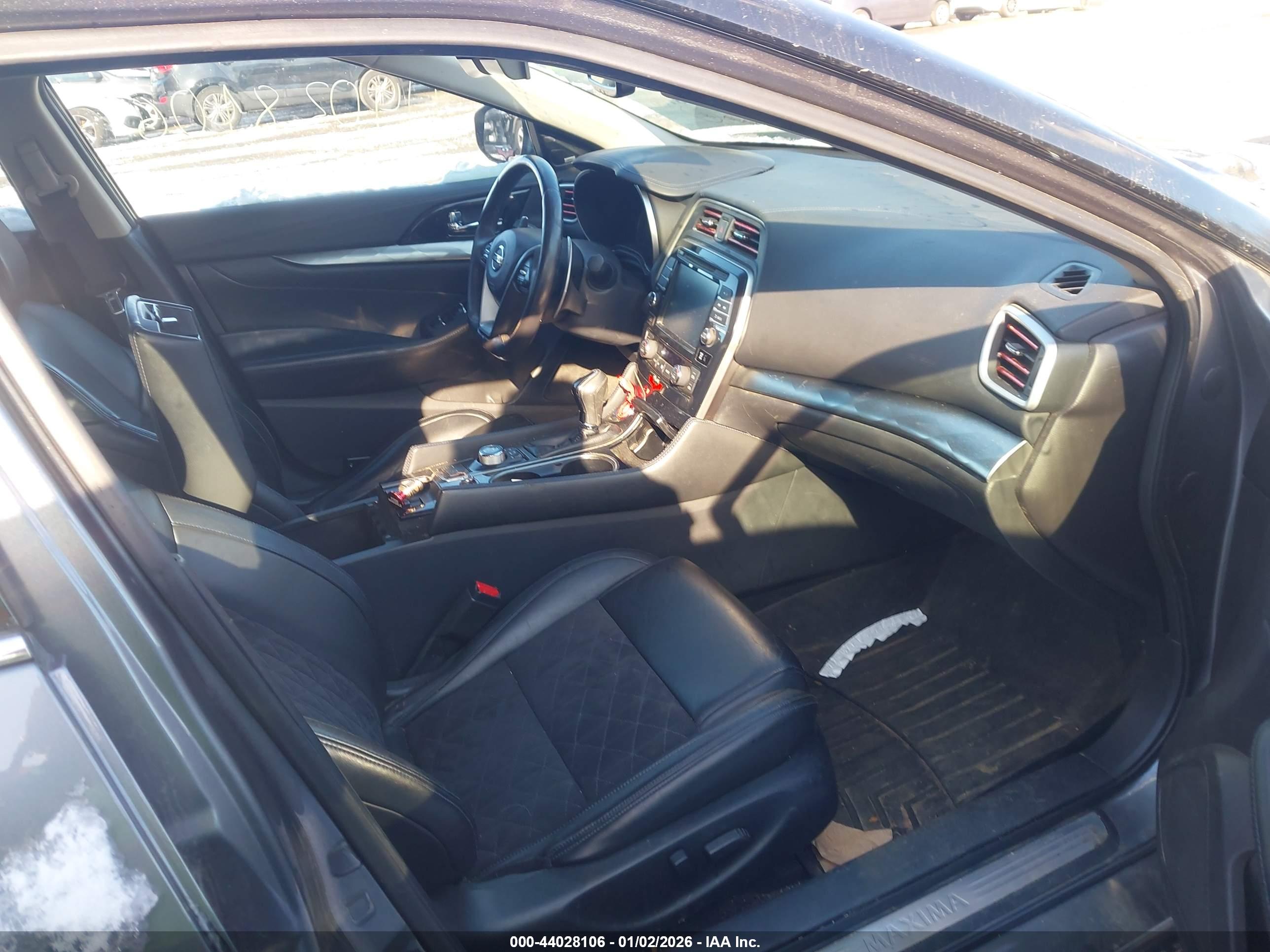 NISSAN MAXIMA image 5