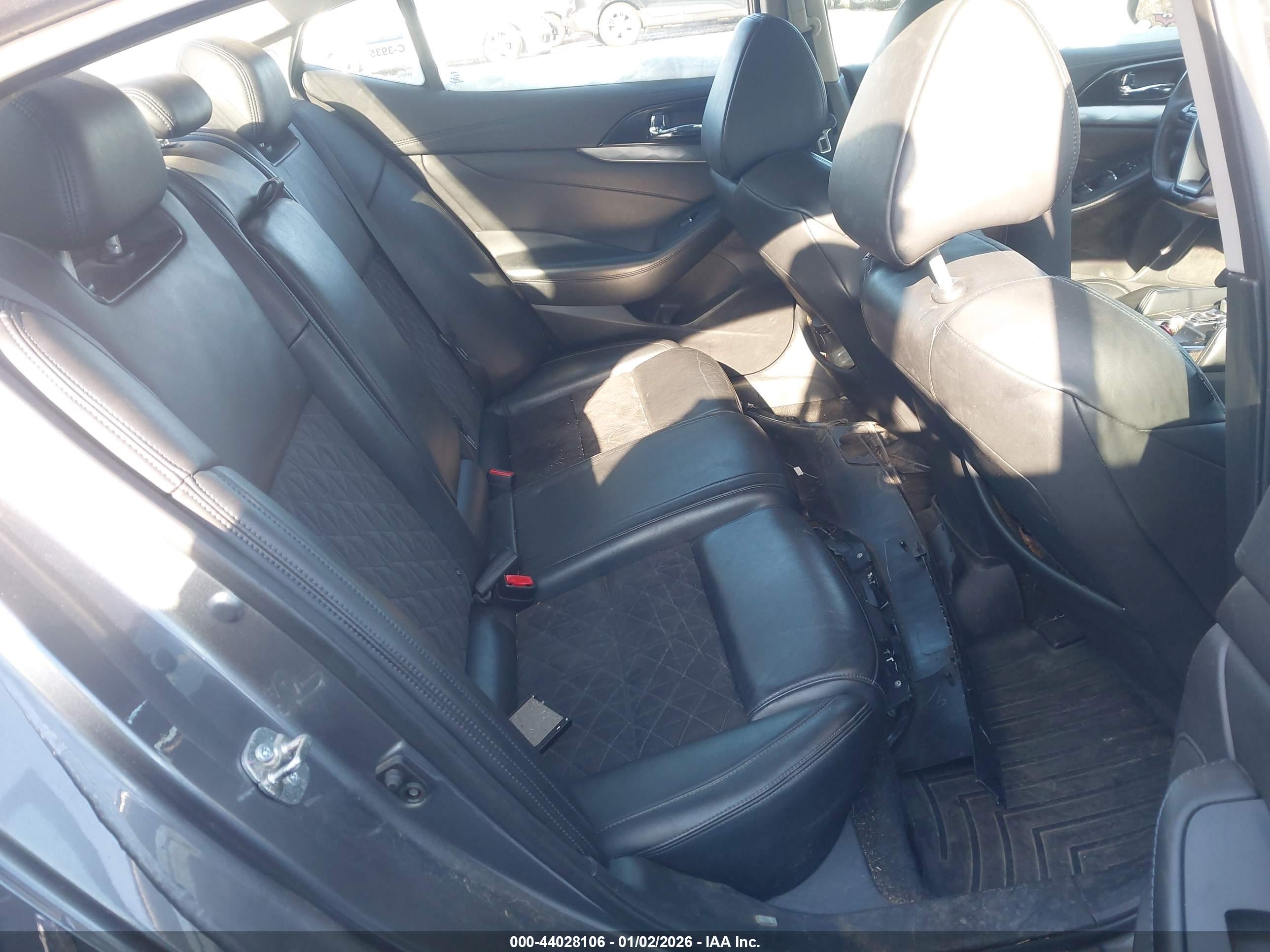 NISSAN MAXIMA image 8