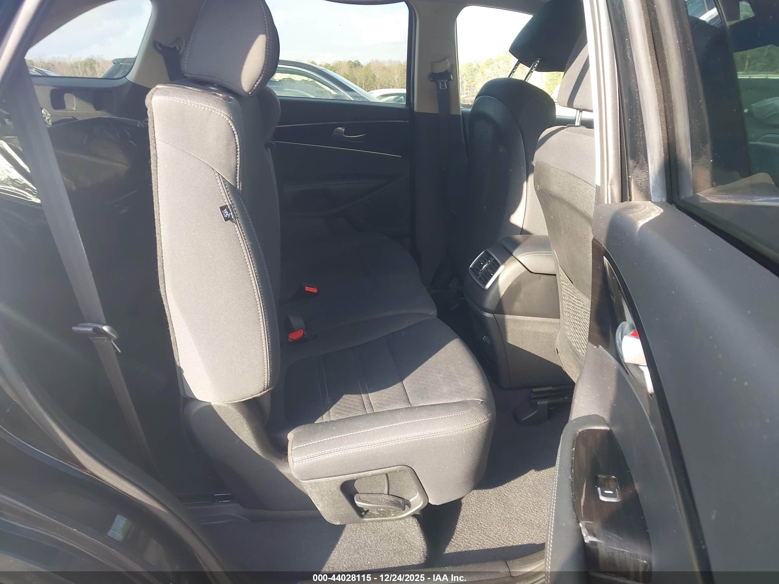 KIA SORENTO image 8