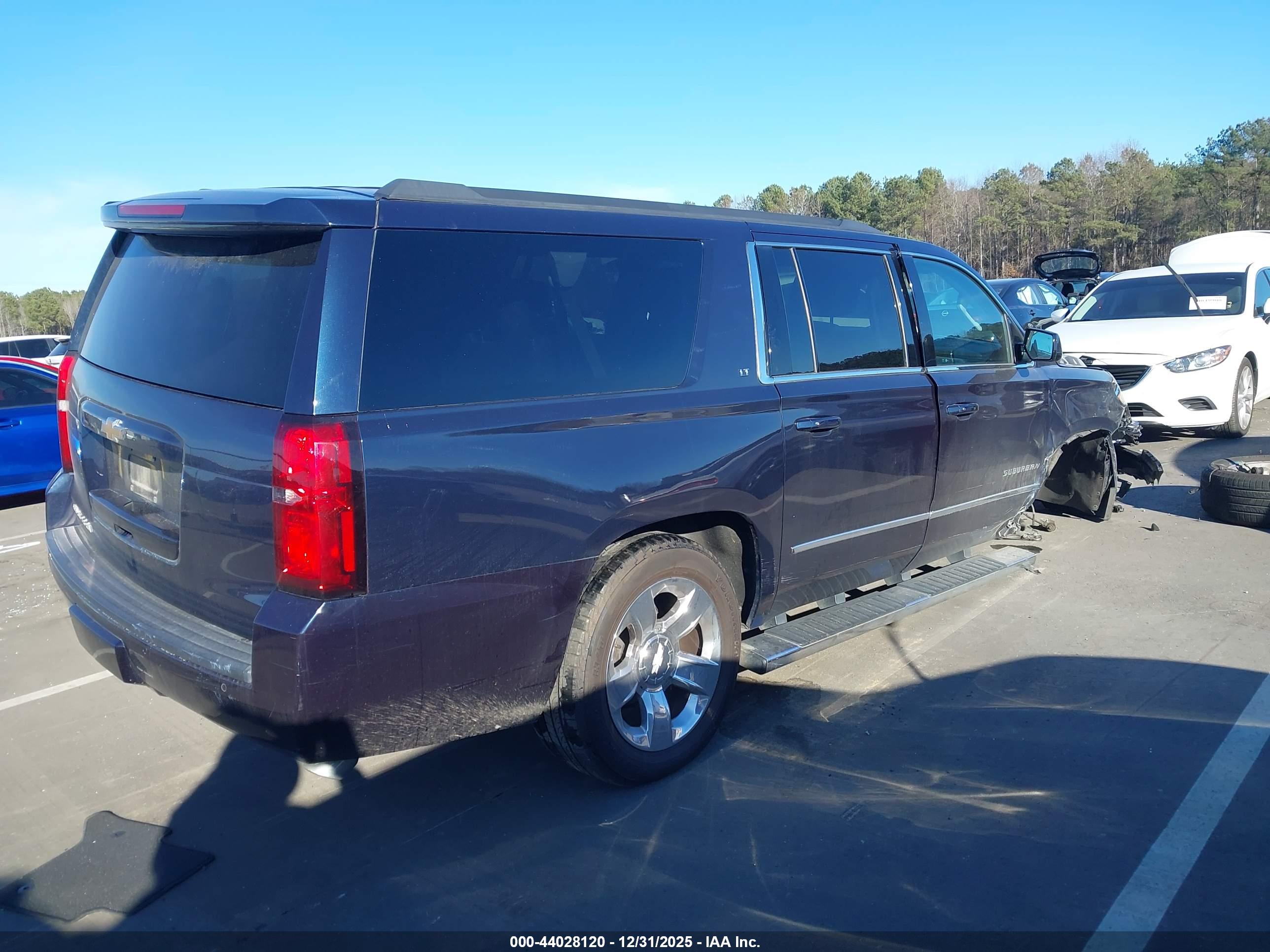 CHEVROLET SUBURBAN image 4