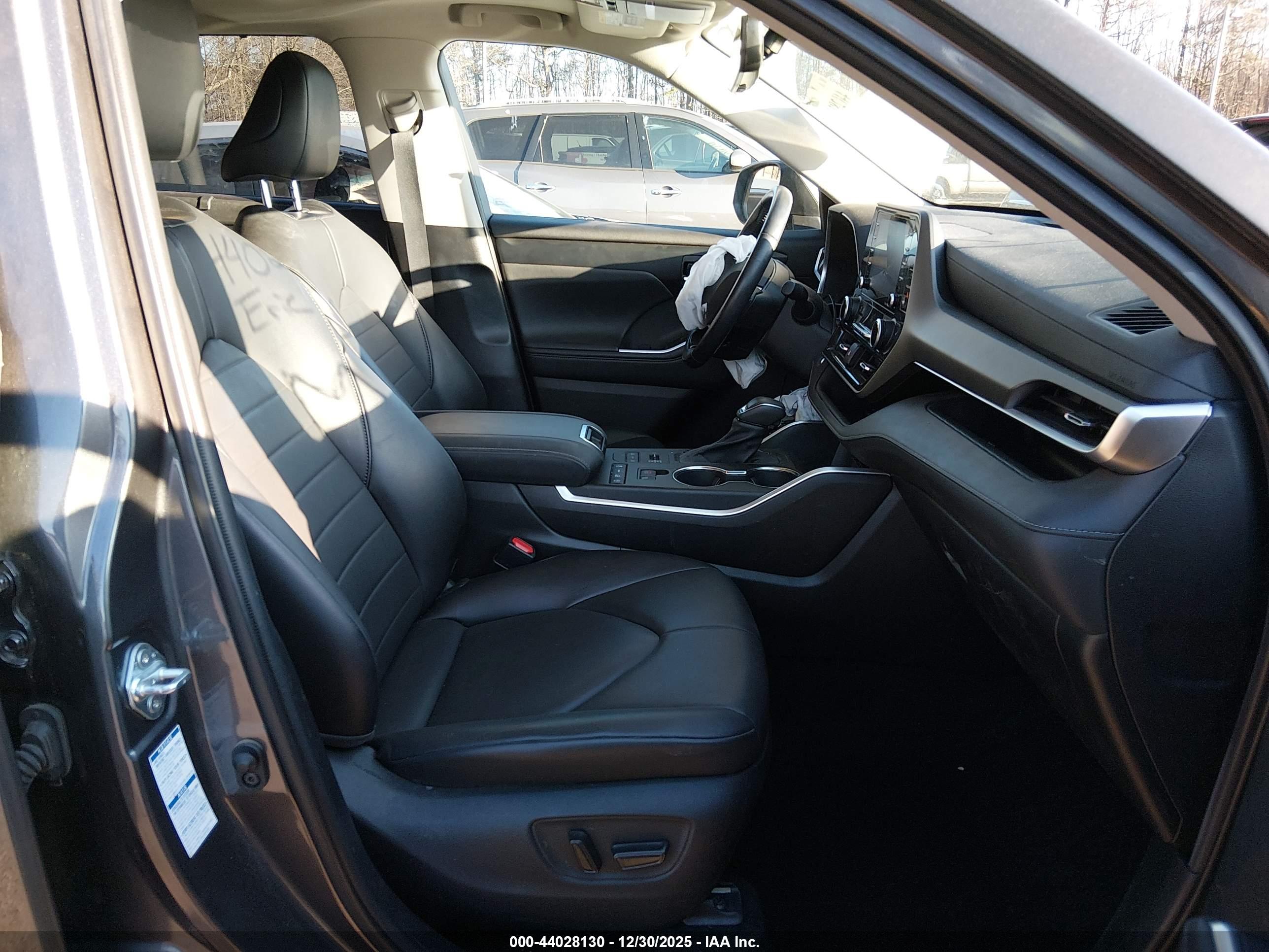 TOYOTA HIGHLANDER image 5