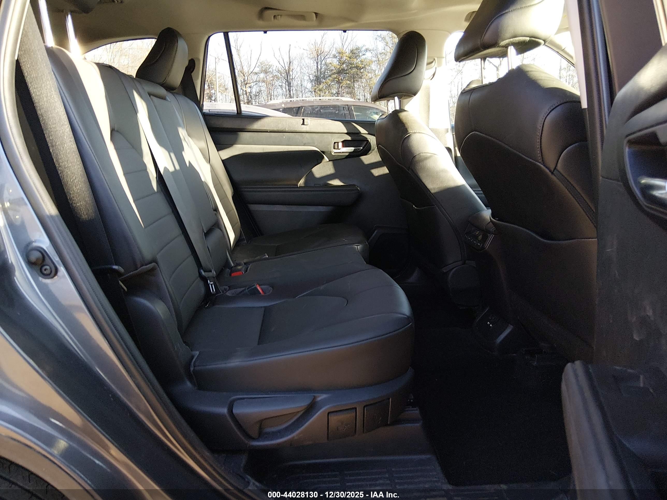 TOYOTA HIGHLANDER image 8