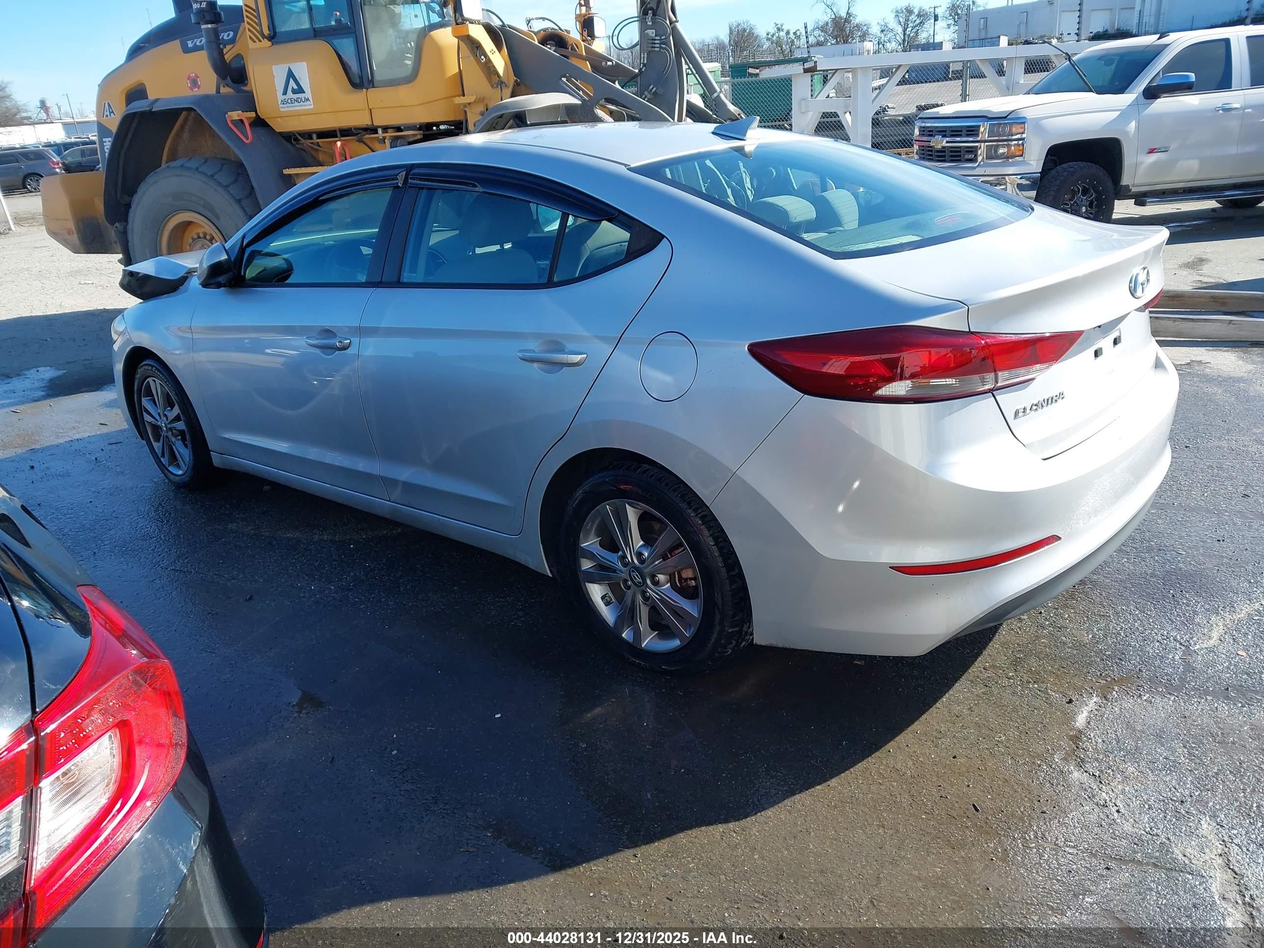 HYUNDAI ELANTRA image 3