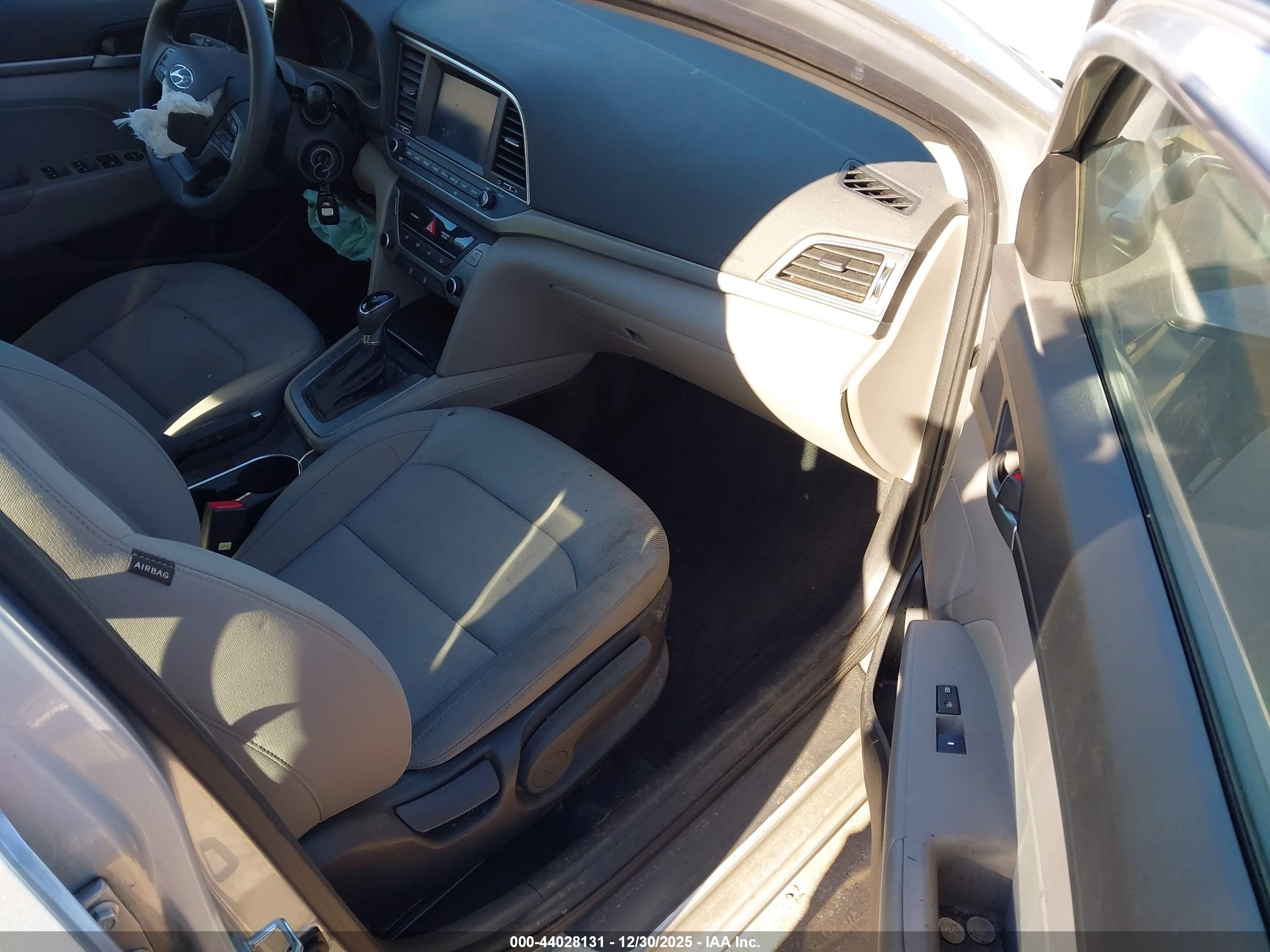 HYUNDAI ELANTRA image 5