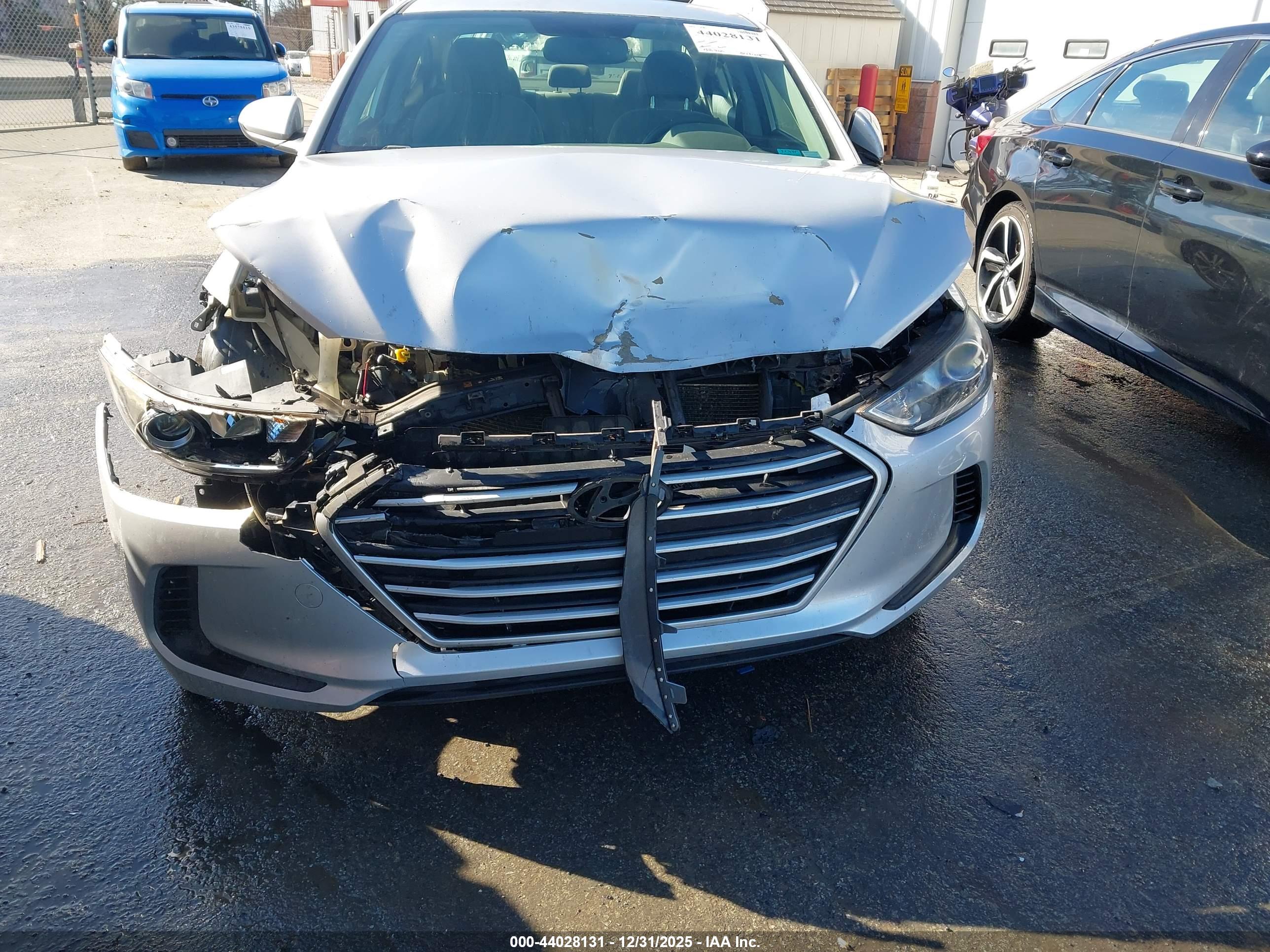 HYUNDAI ELANTRA image 6
