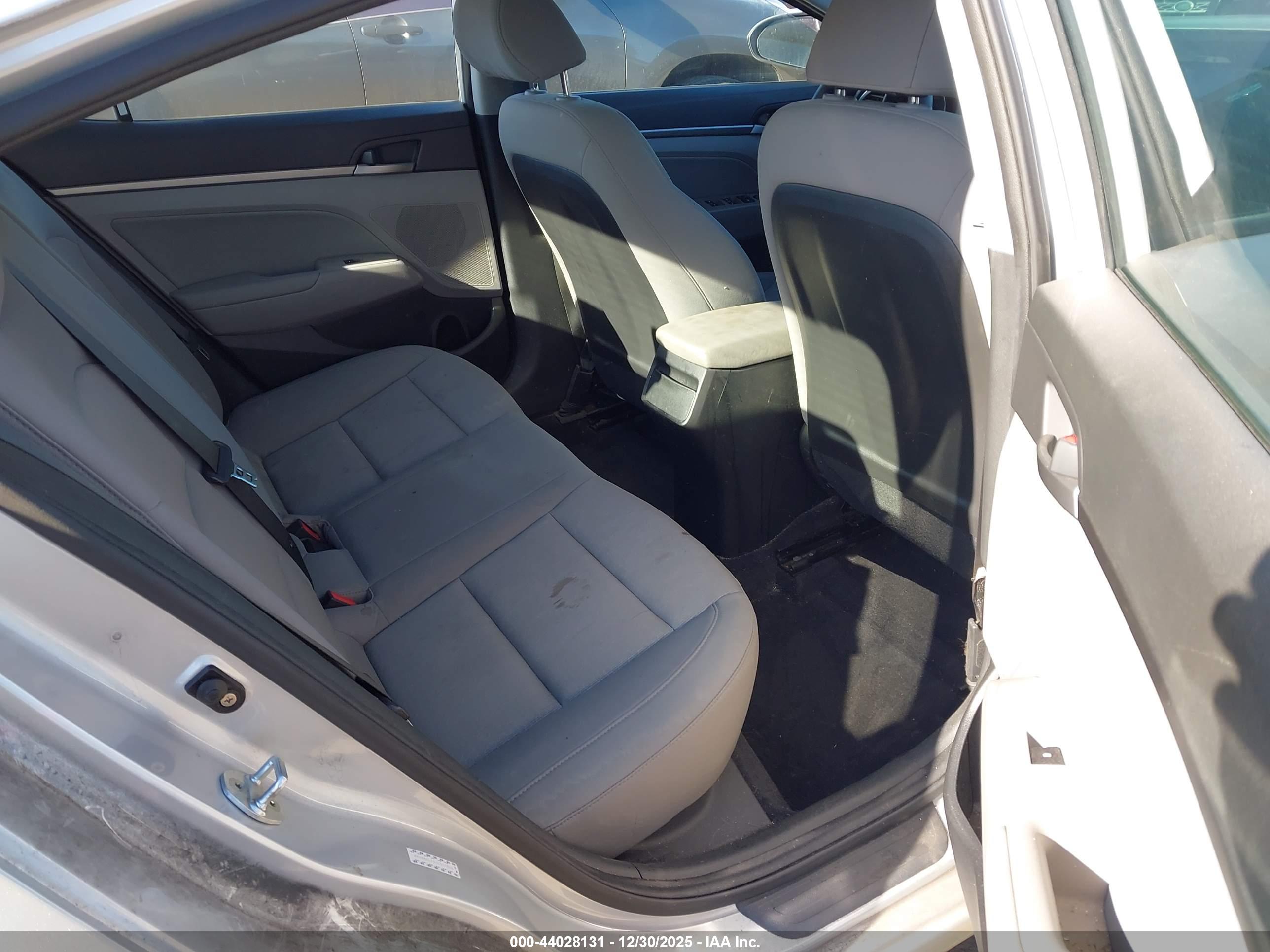 HYUNDAI ELANTRA image 8