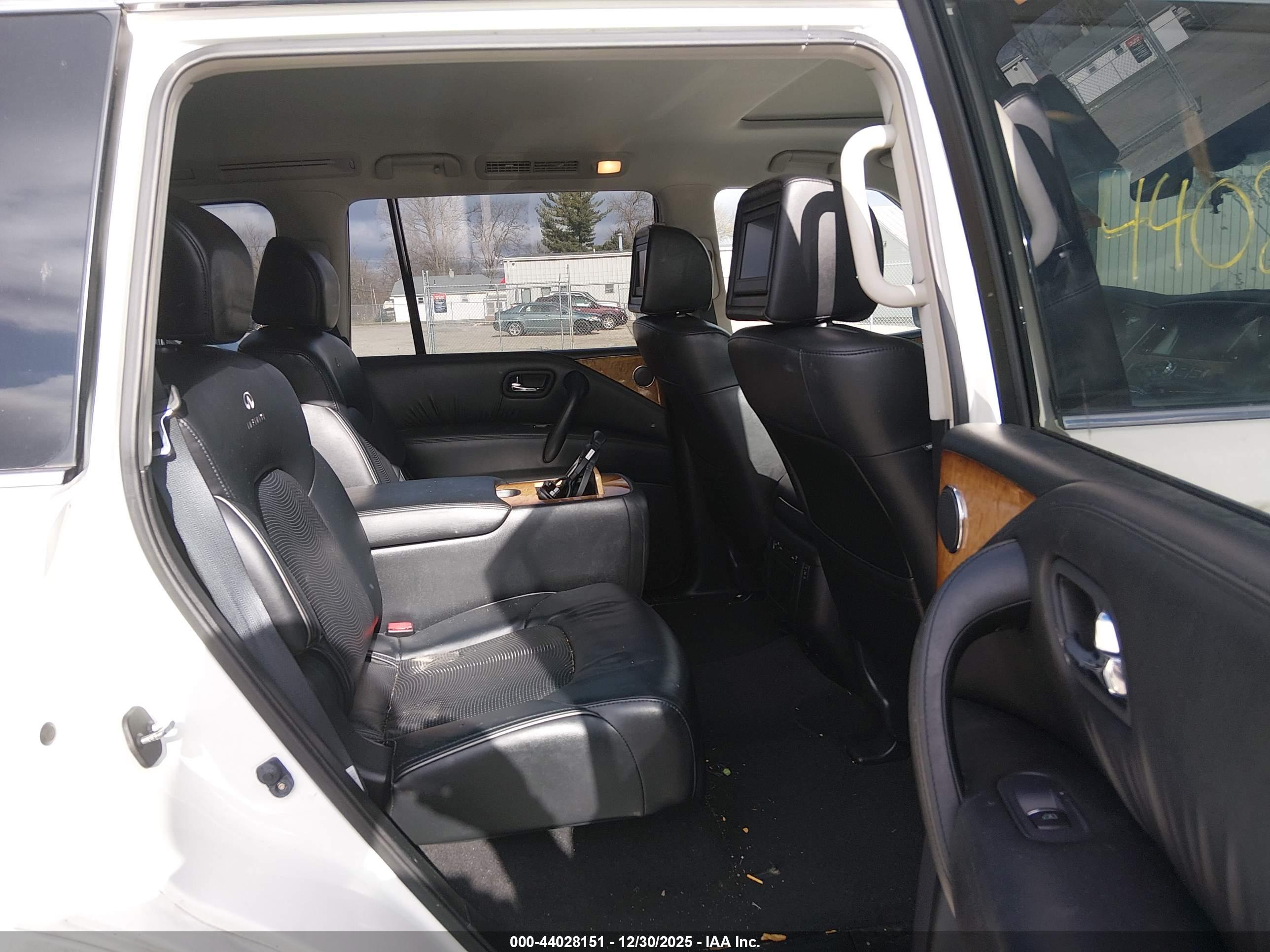 INFINITI QX80 image 8