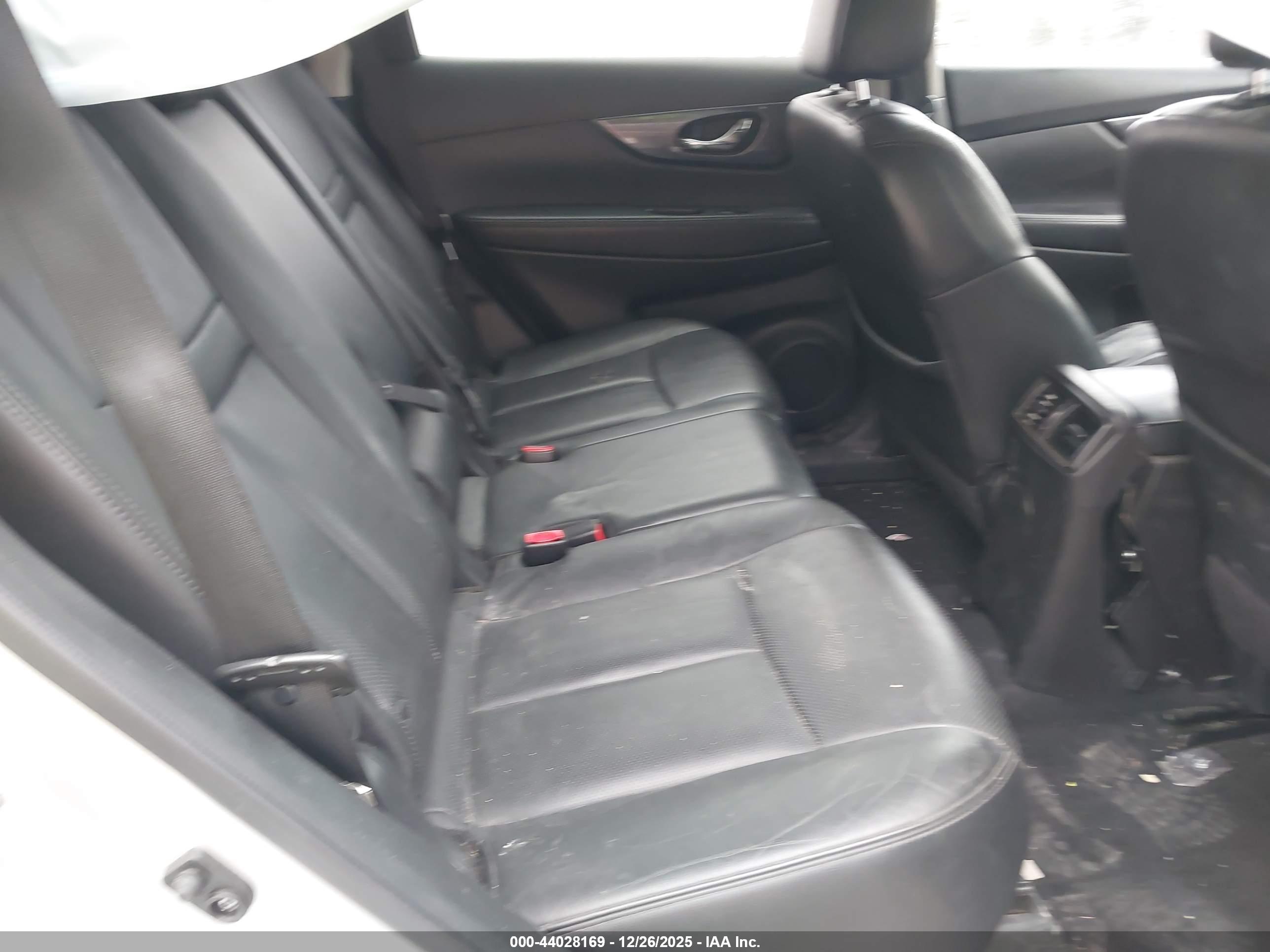 NISSAN ROGUE image 8