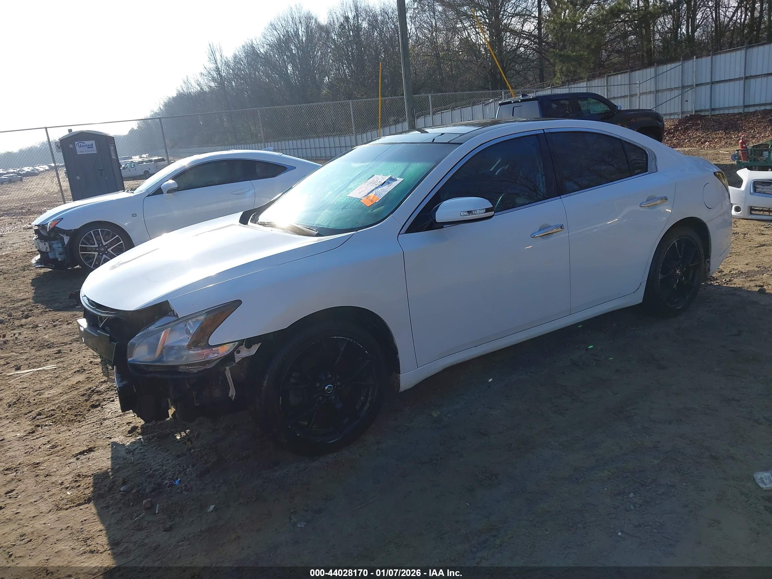 NISSAN MAXIMA image 2