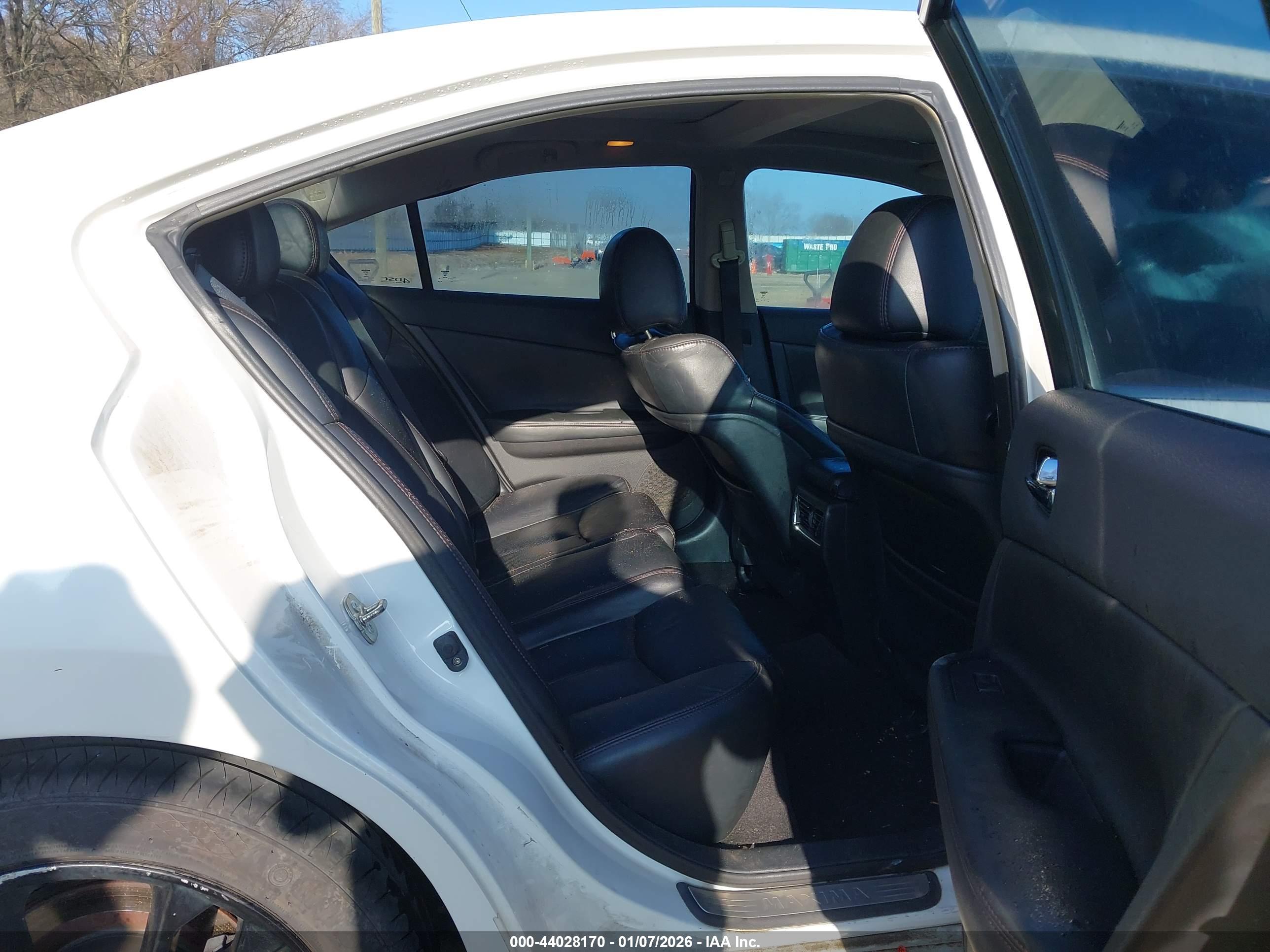 NISSAN MAXIMA image 8