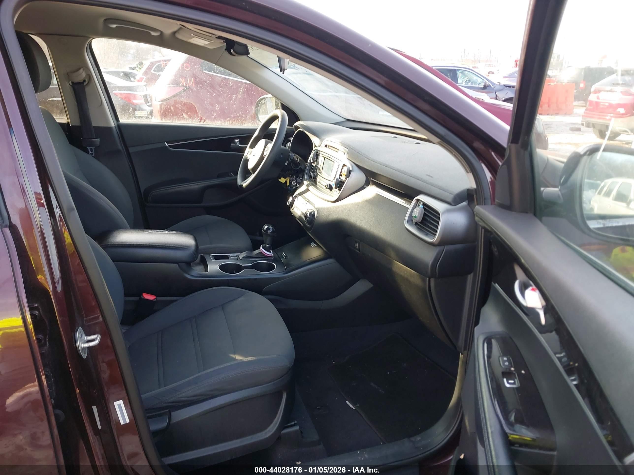 KIA SORENTO image 5