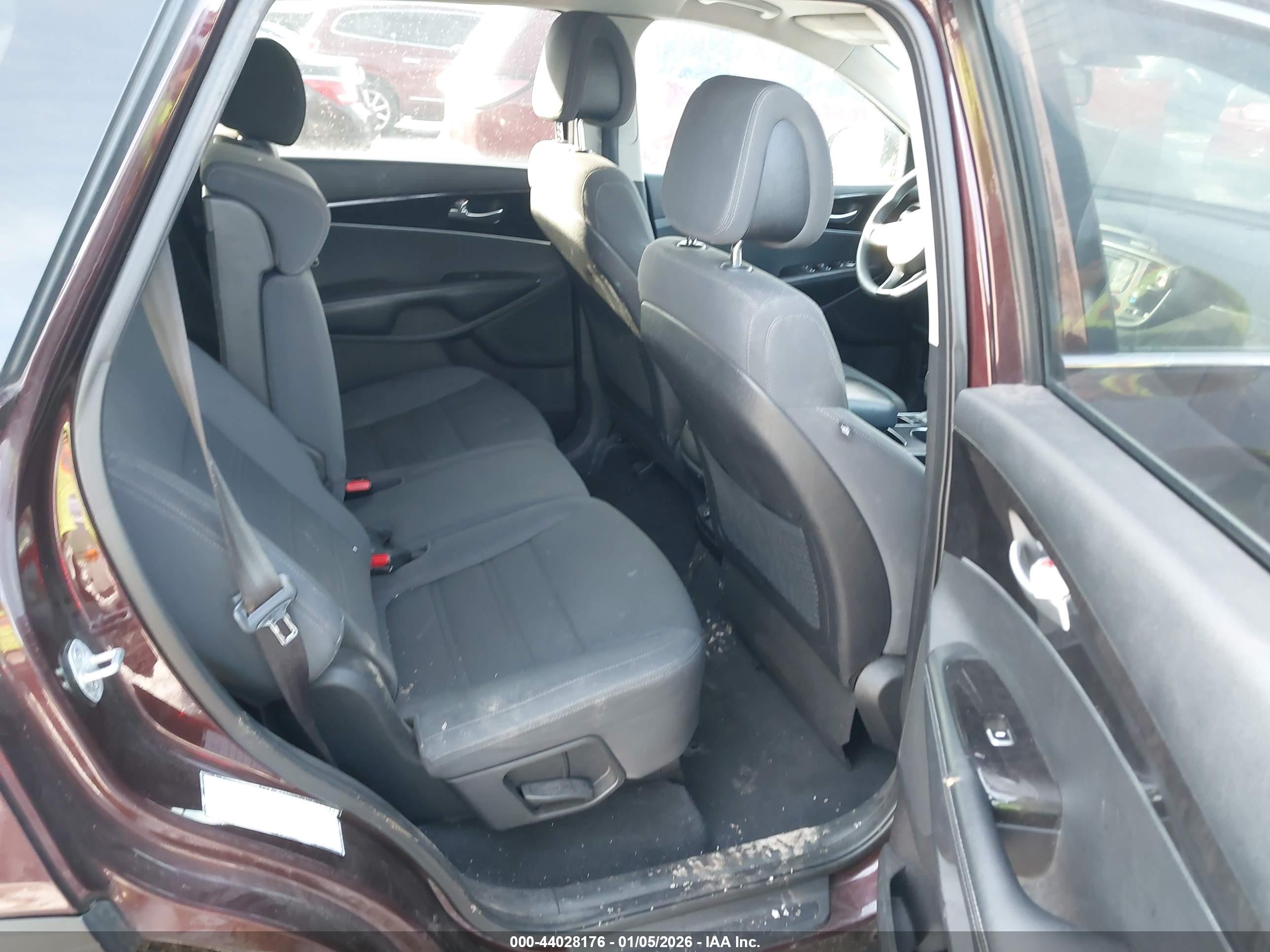 KIA SORENTO image 8