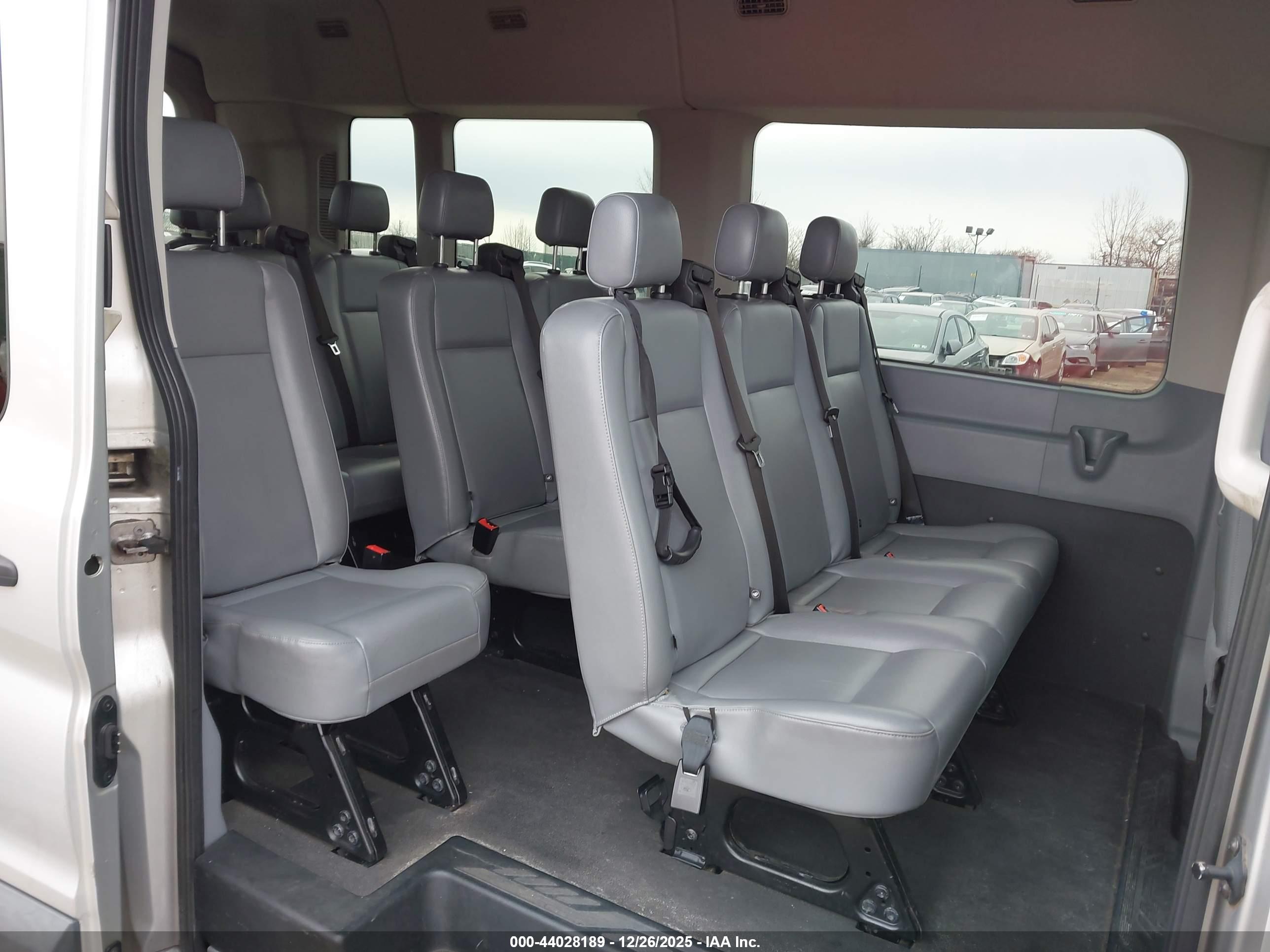 FORD TRANSIT-350 image 8