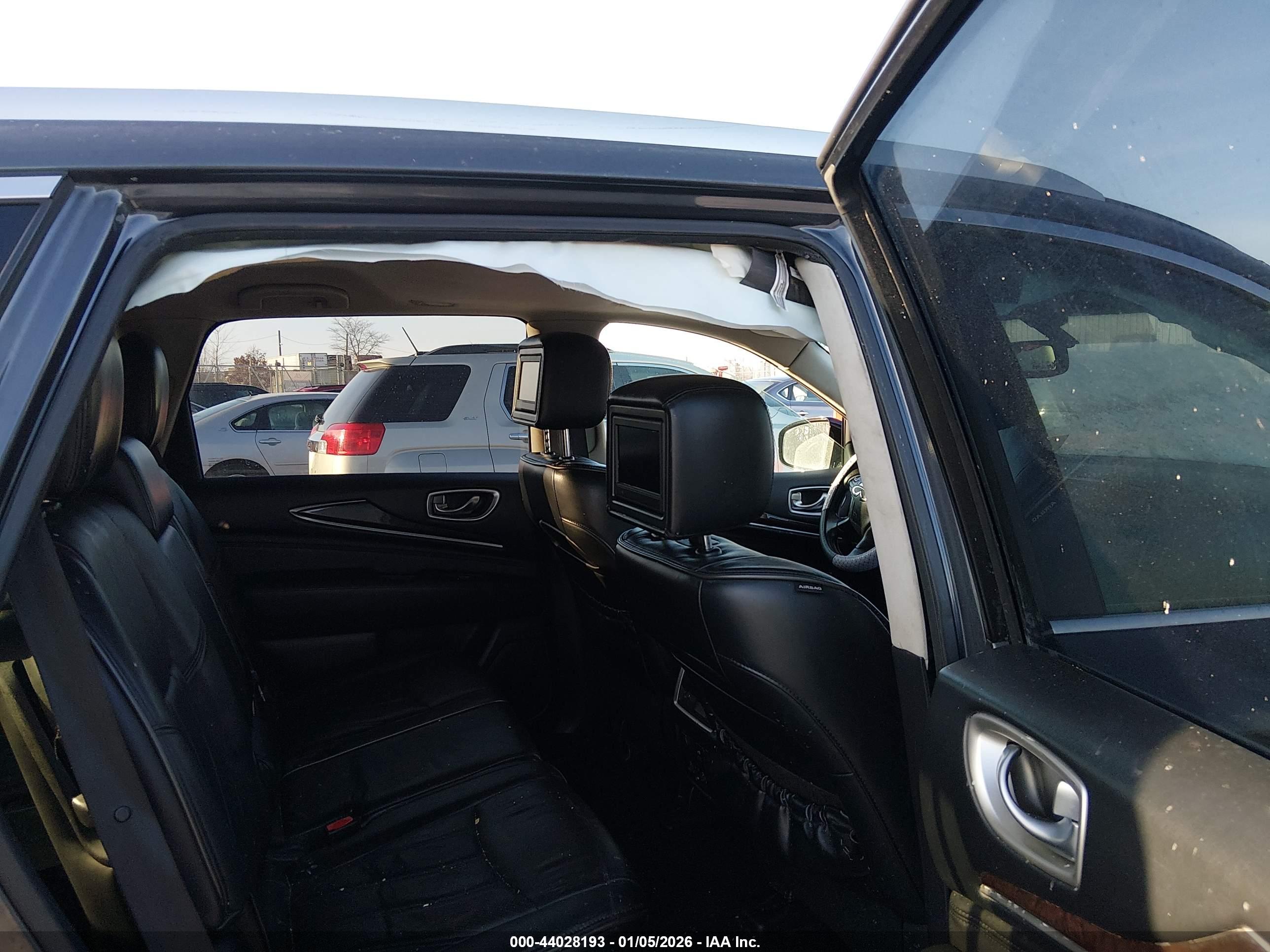 INFINITI JX35 image 8