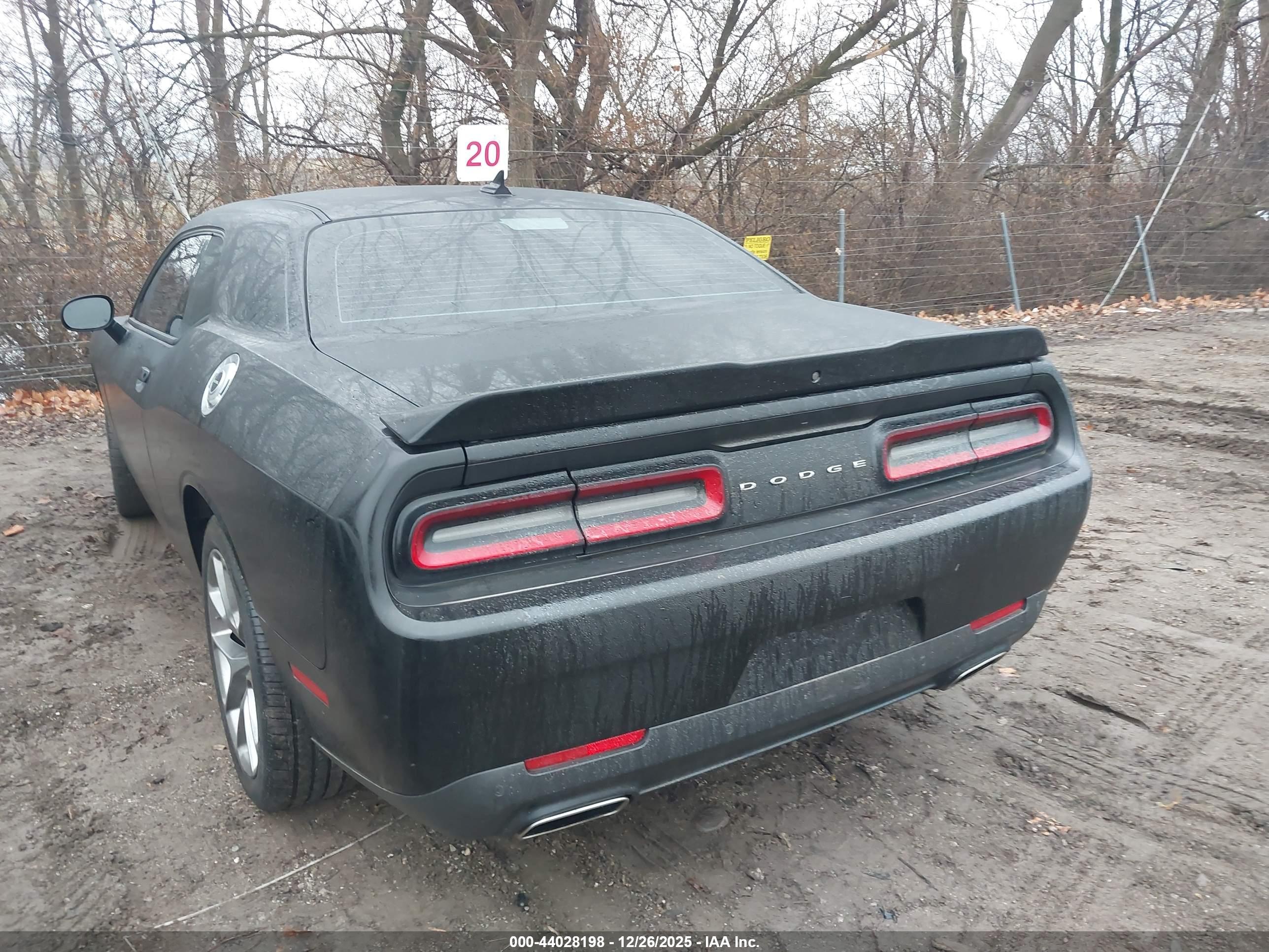 DODGE CHALLENGER image 3
