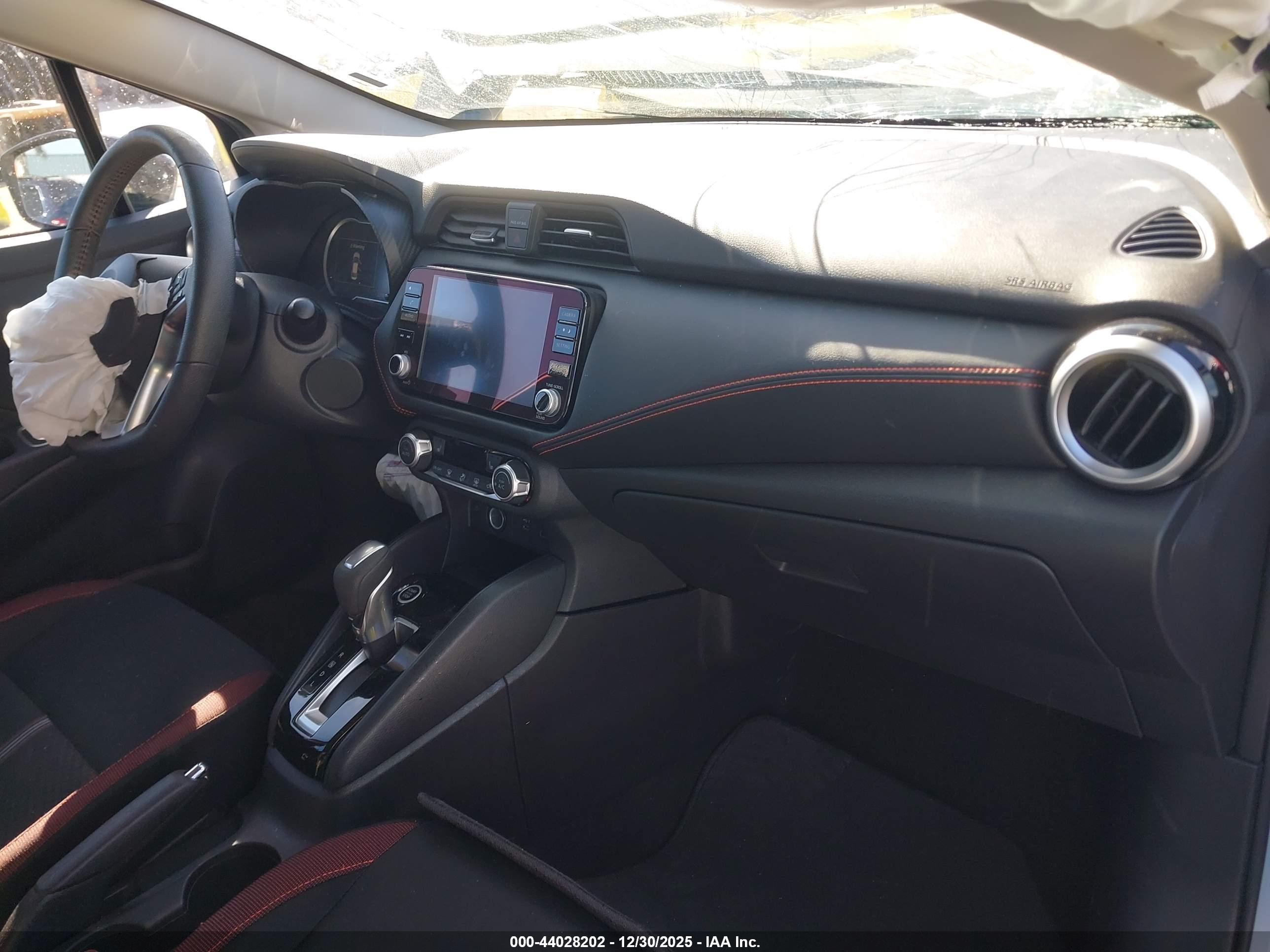 NISSAN VERSA image 5