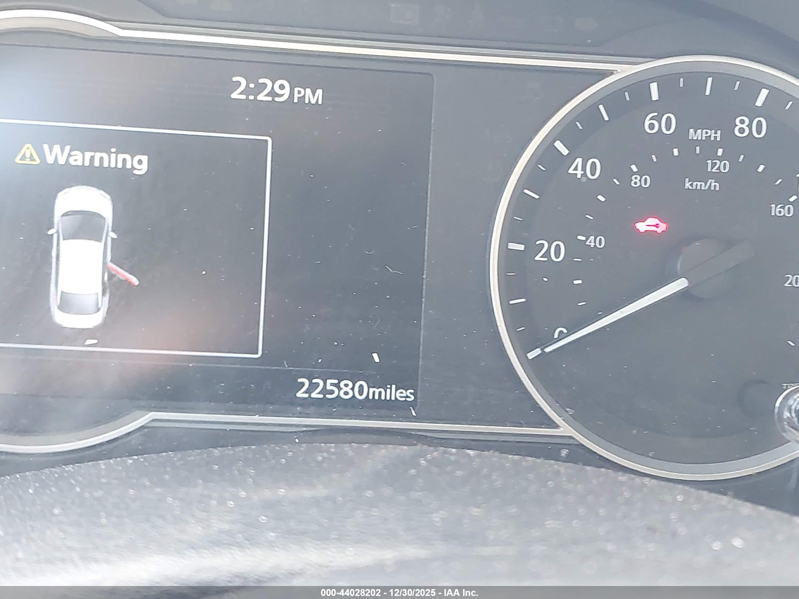 NISSAN VERSA image 7