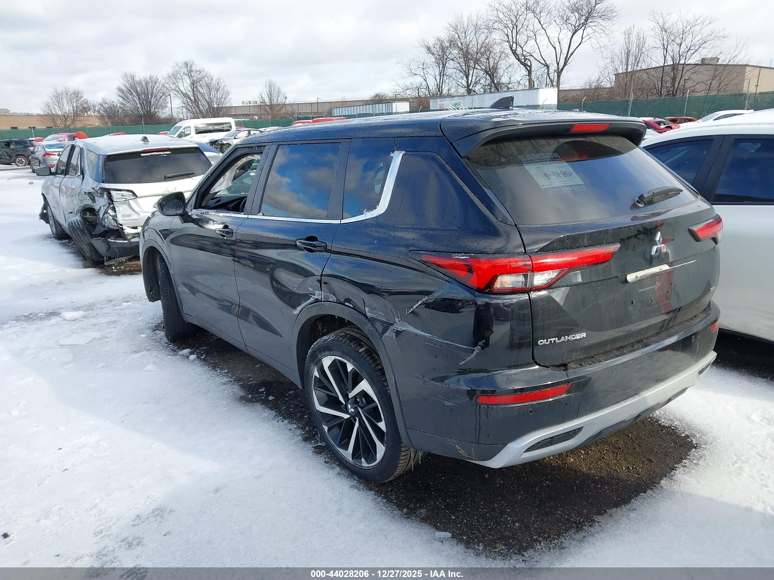 MITSUBISHI OUTLANDER image 3