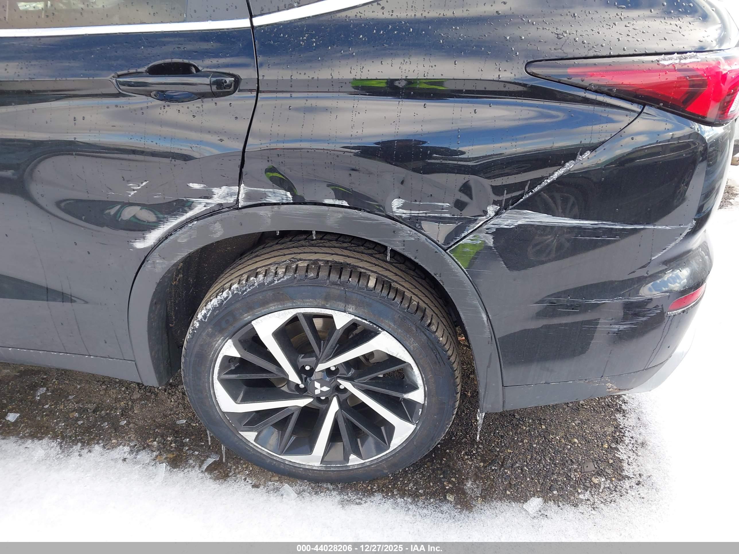 MITSUBISHI OUTLANDER image 6
