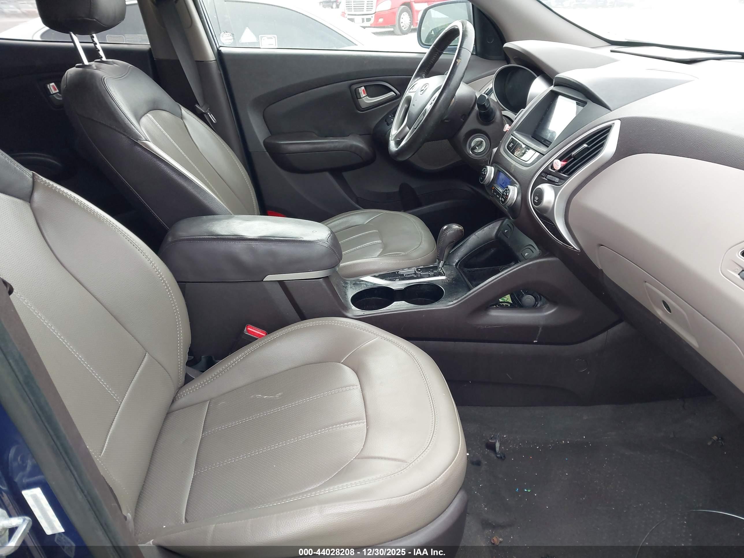 HYUNDAI TUCSON image 5