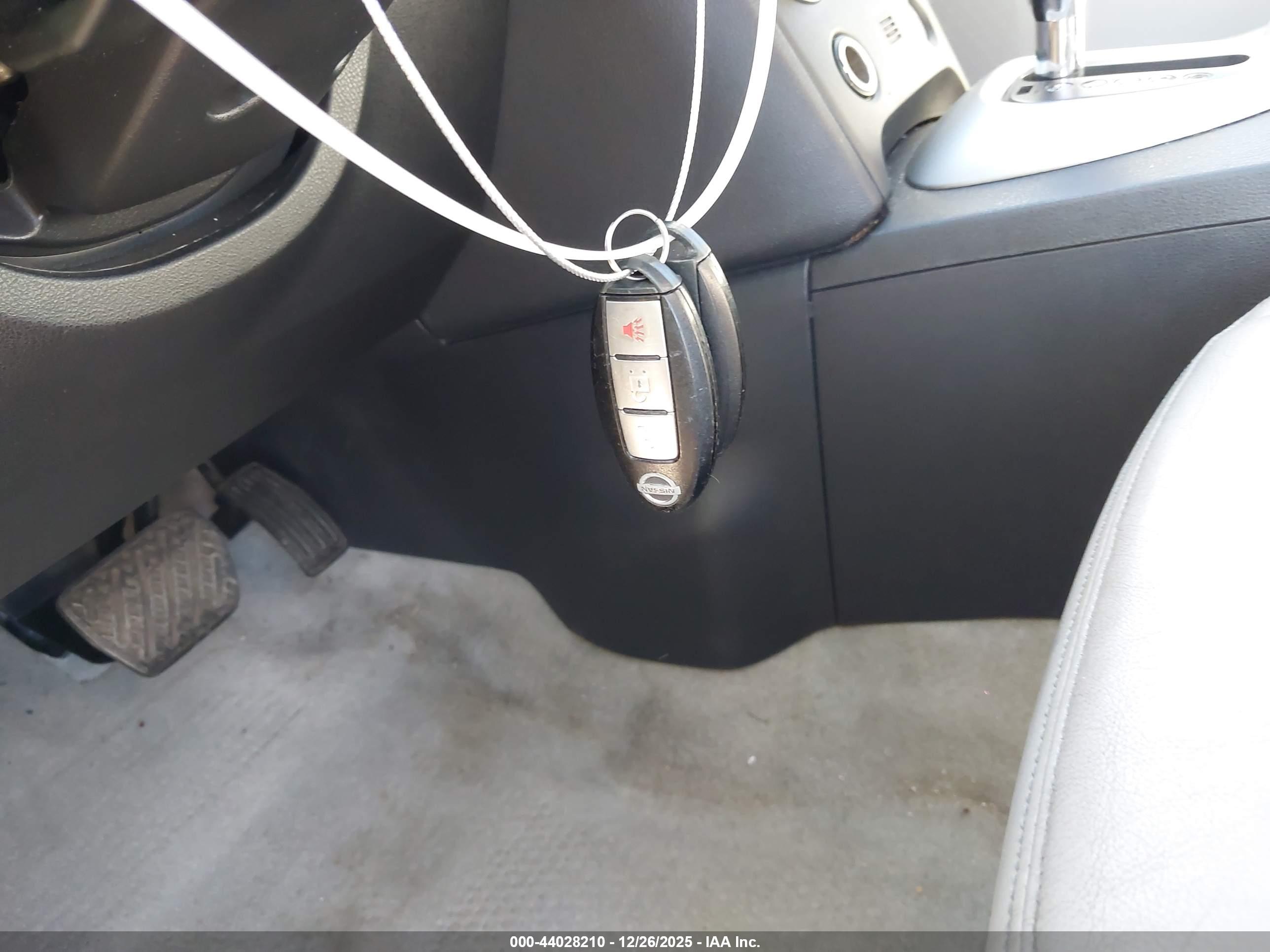 NISSAN ROGUE image 11