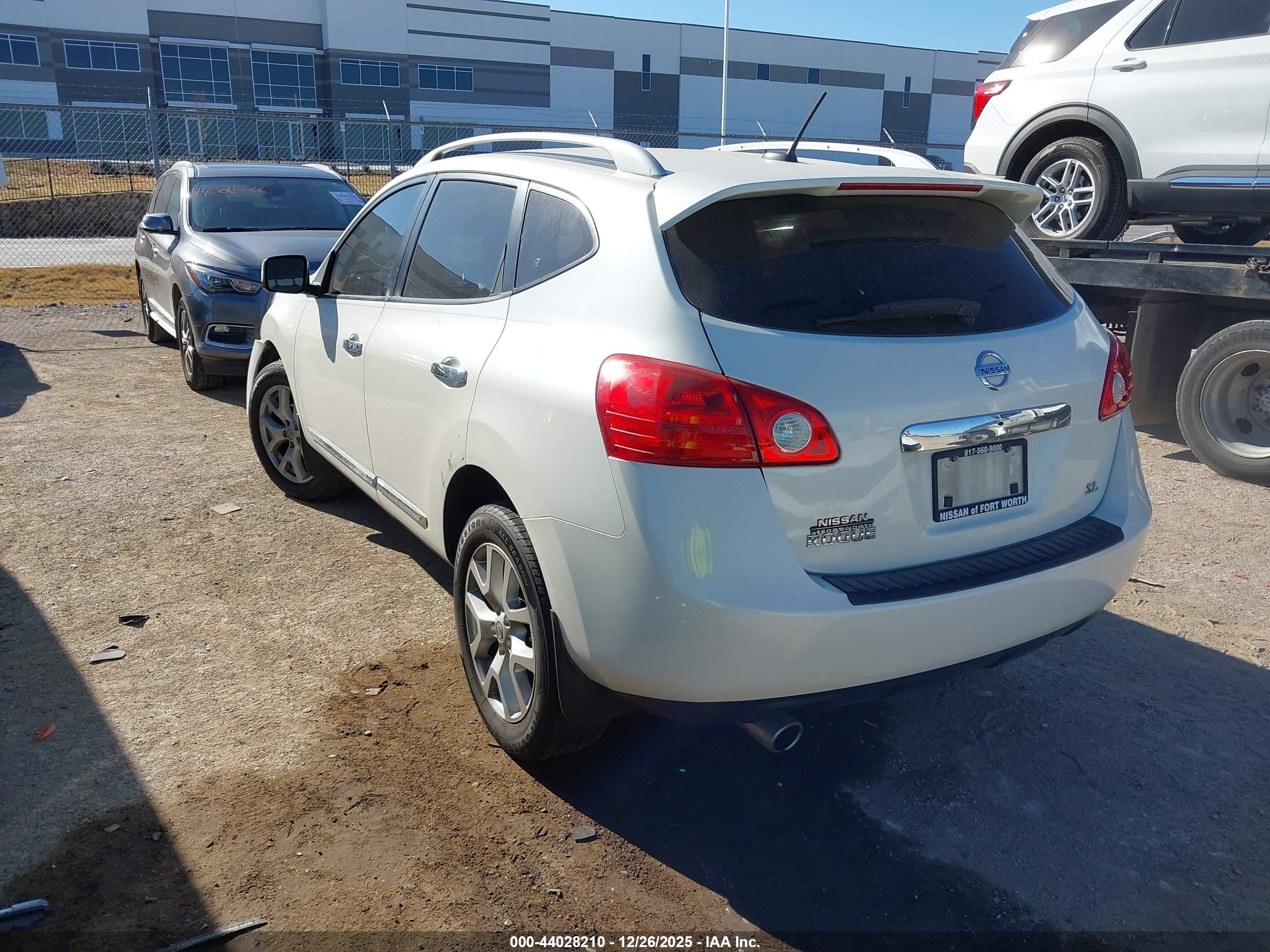 NISSAN ROGUE image 3