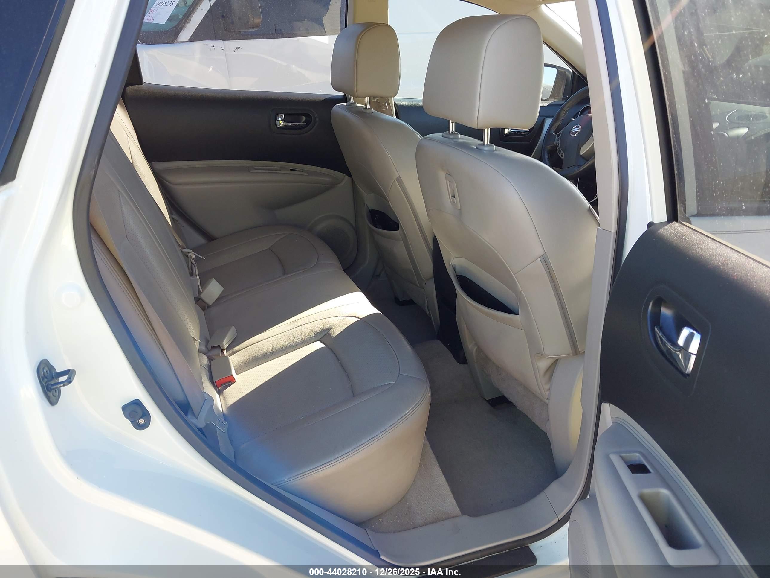 NISSAN ROGUE image 8