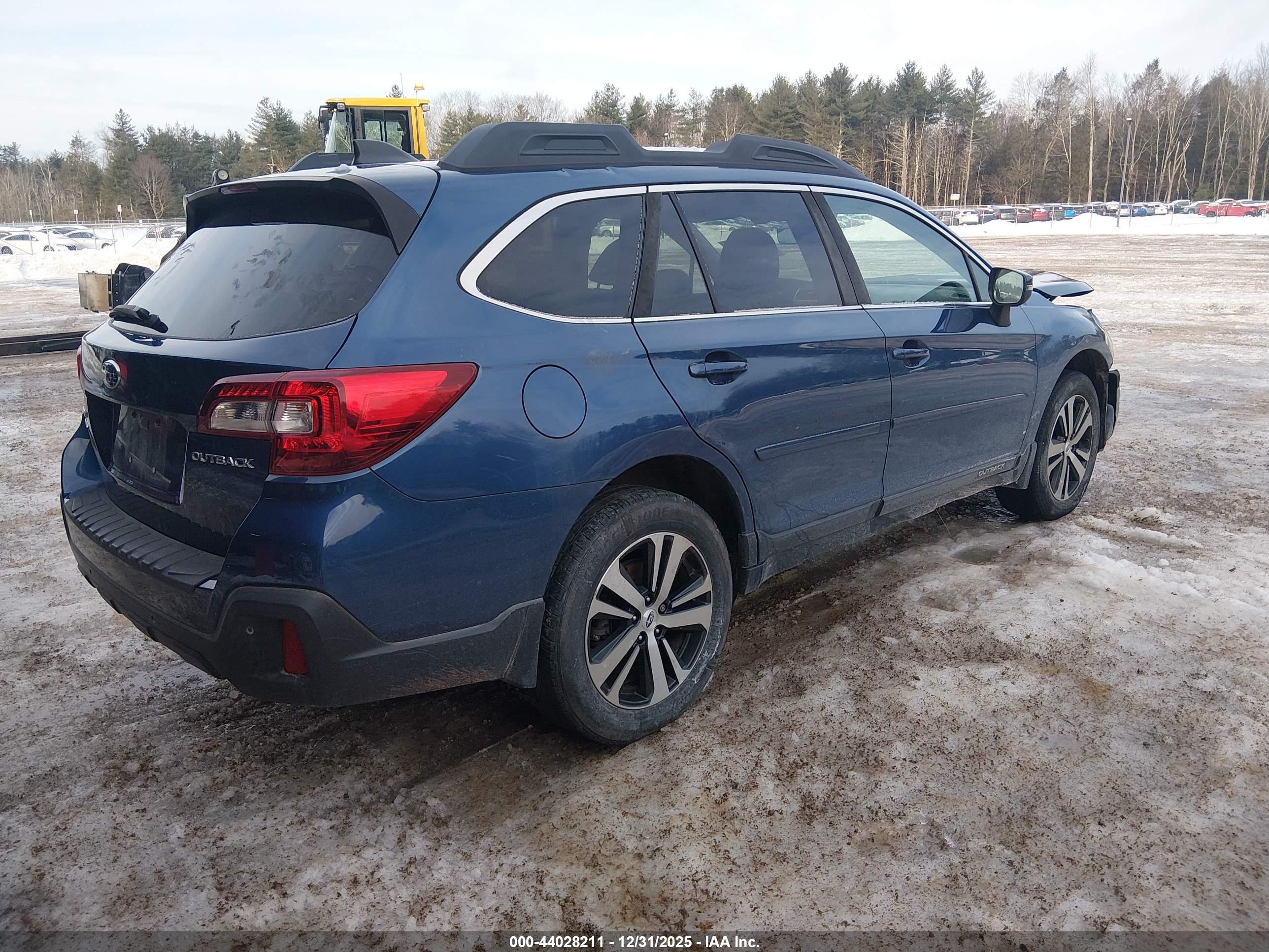 SUBARU OUTBACK image 4