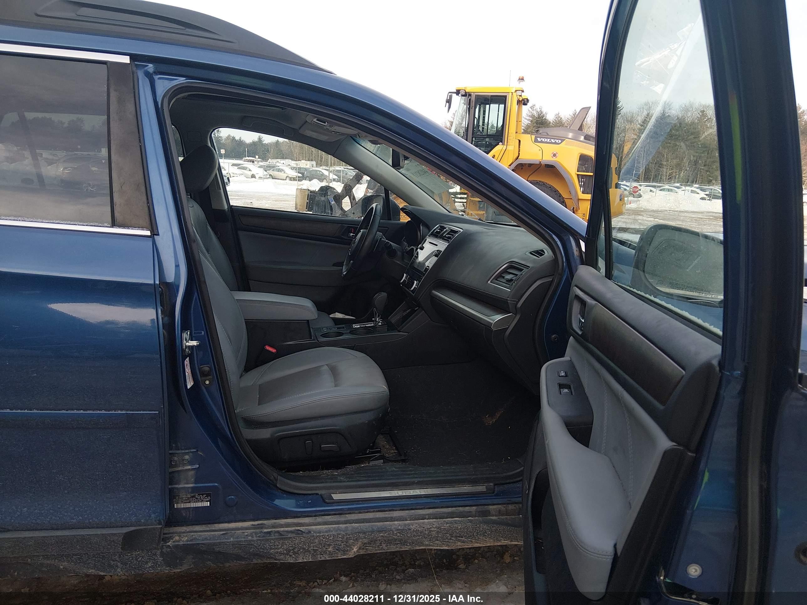 SUBARU OUTBACK image 5