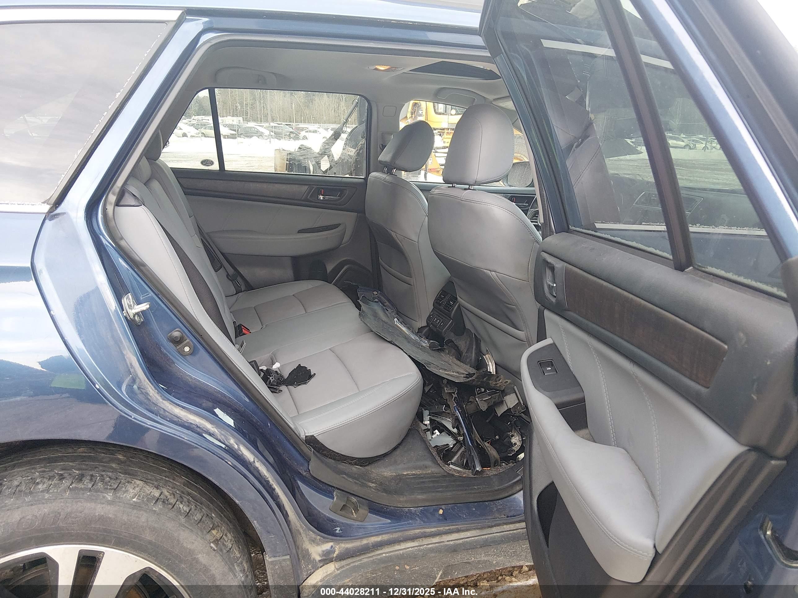 SUBARU OUTBACK image 8