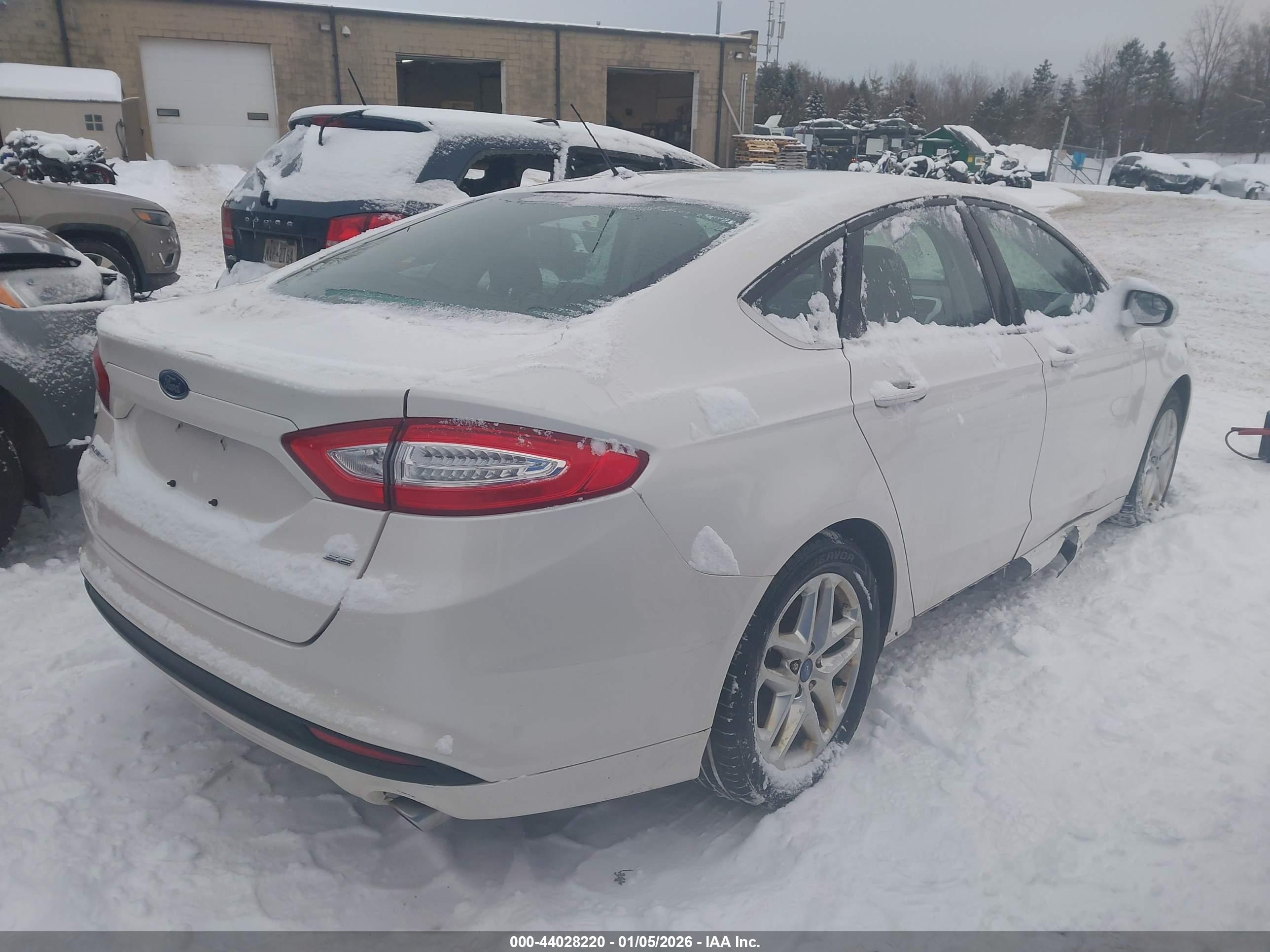 FORD FUSION image 4