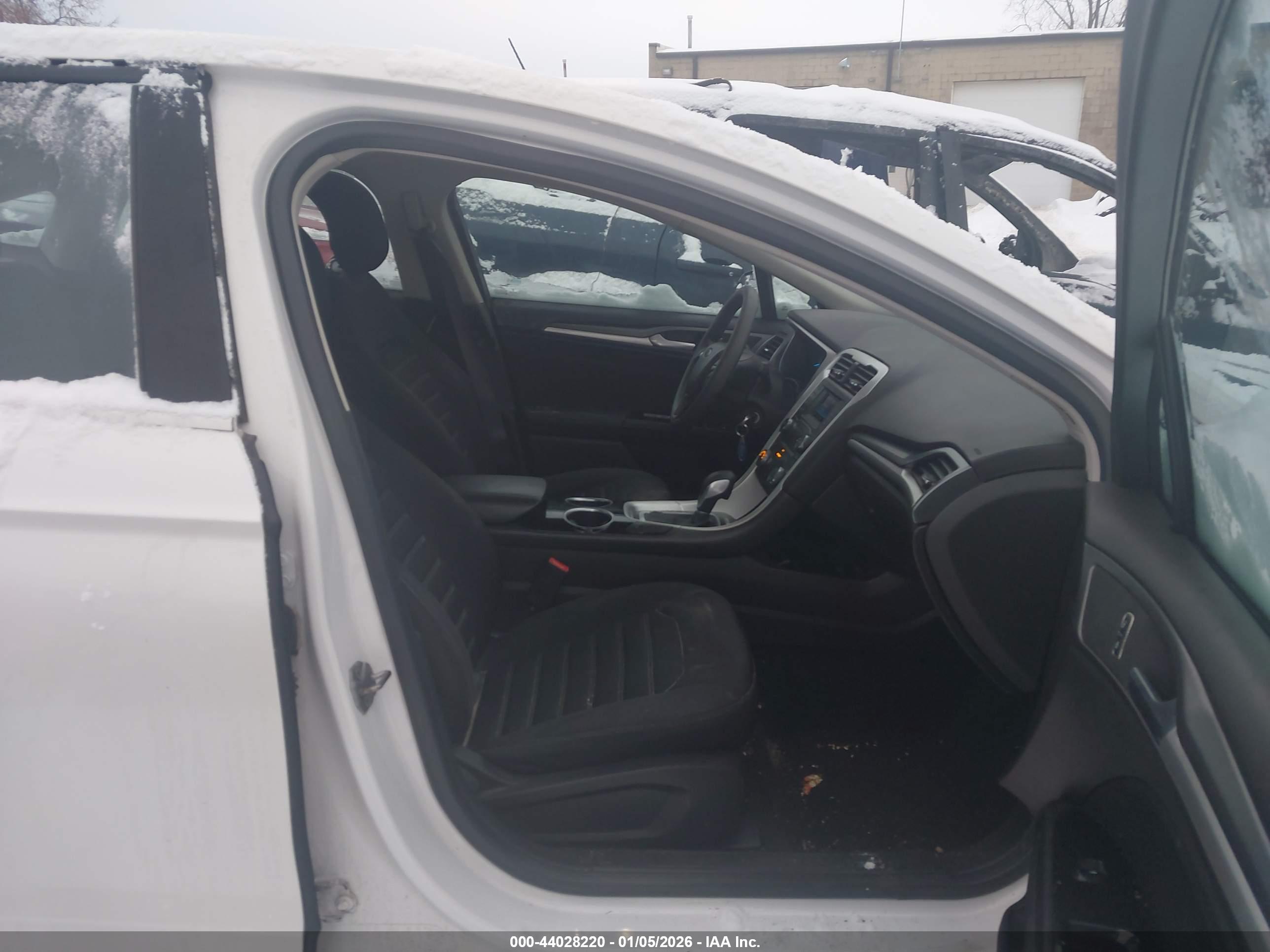 FORD FUSION image 5